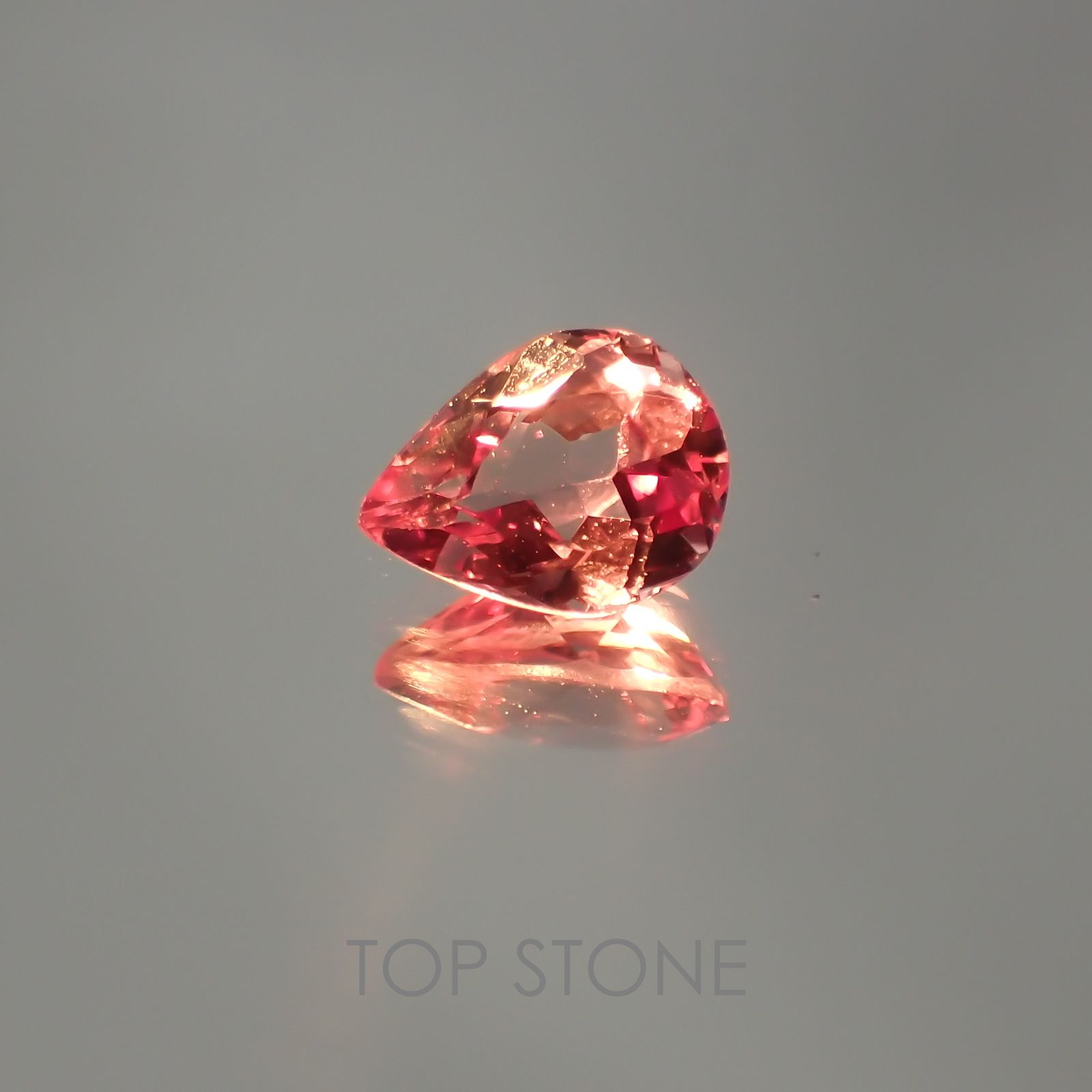 カラーチェンジマラヤガーネット タンザニア産 ルース 0.9ct[21029647]7.1×5.3mm前後