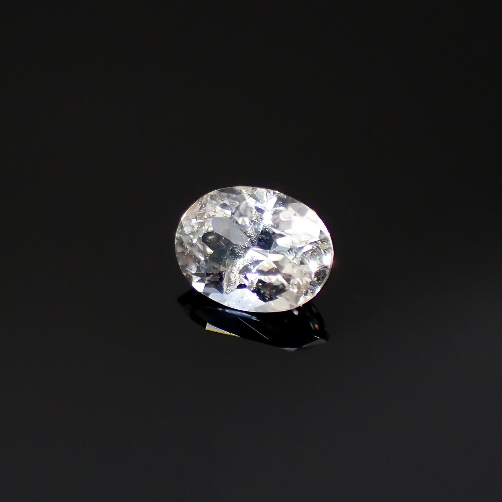 ジェレメジェバイト(宝石名エレメジェバイト)ナミビア産 0.37ct 識別済[220616311]5.2x3.9mm前後