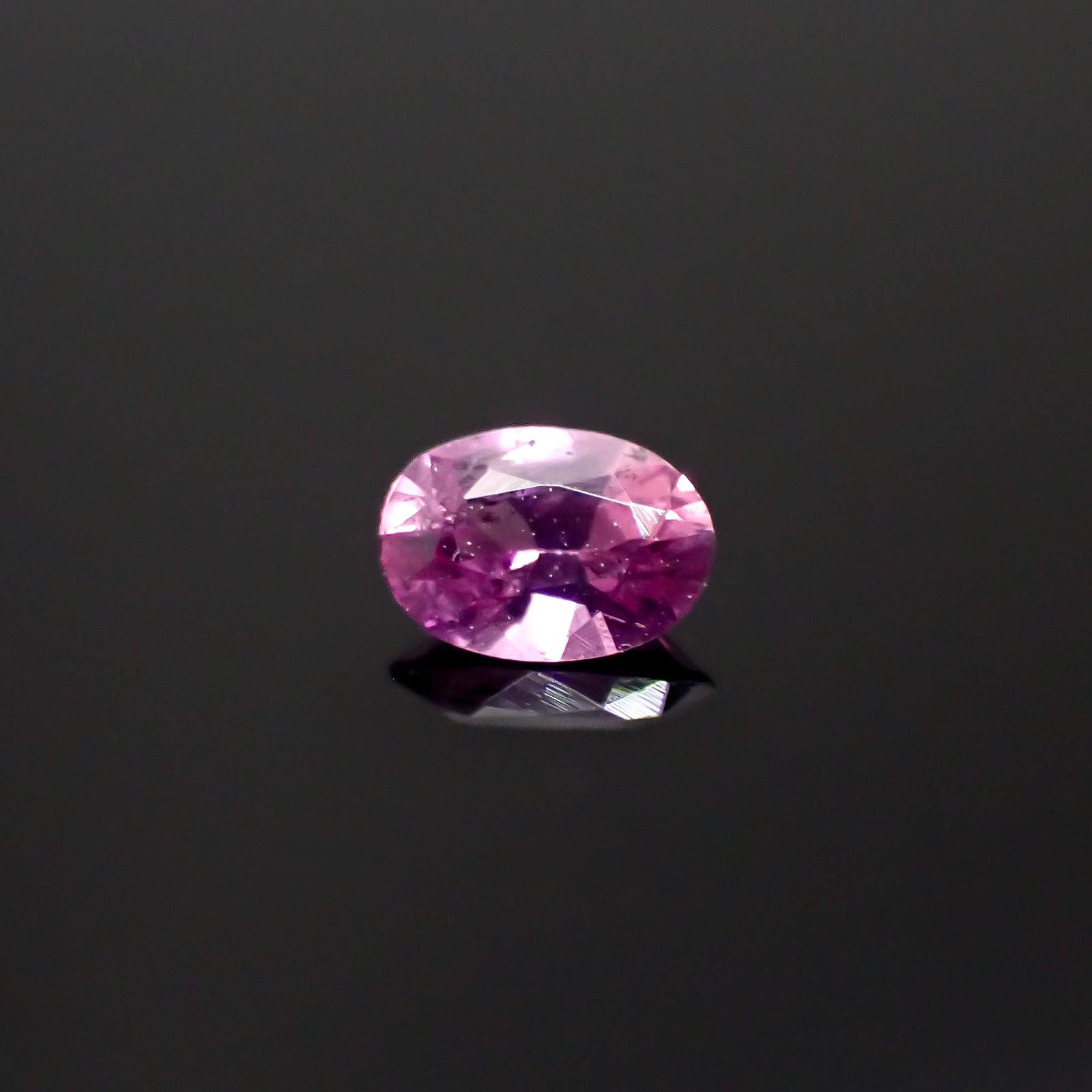 パープルサファイア 非加熱 パキスタン・カシミール地方産 0.28ct[240628400]4.7x3.4mm前後