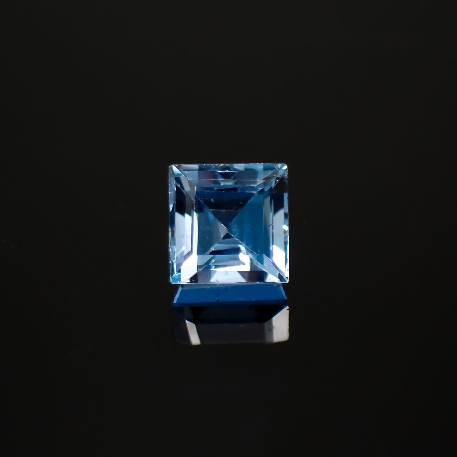 サンタマリアアクアマリン ブラジル産 0.24ct[220918070]3.5x3.4mm前後