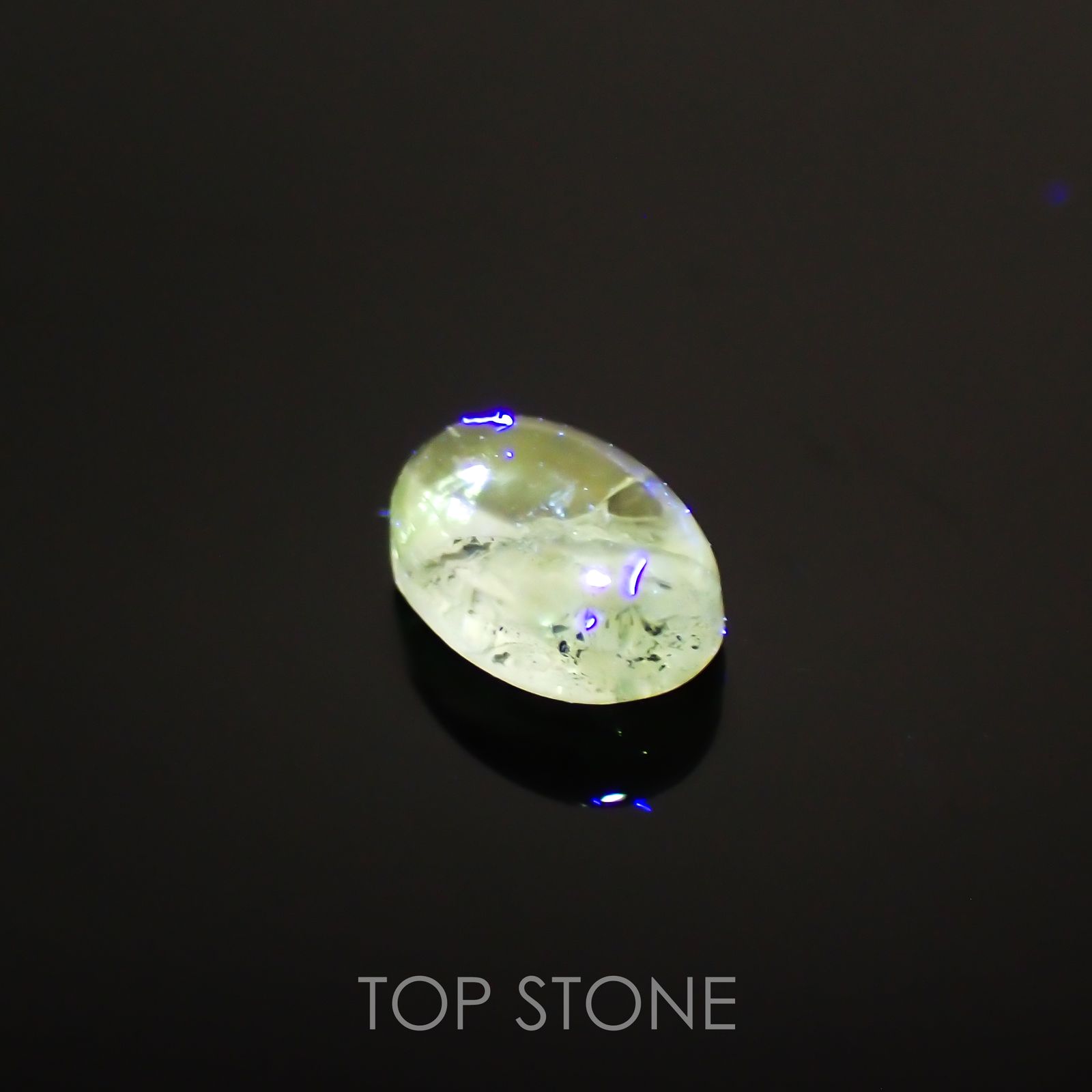 バナジウムコーネルピン(宝石名コーネルピン)タンザニア・タンガ州産 0.68ct 識別済[220115558]5.9x4.1mm前後