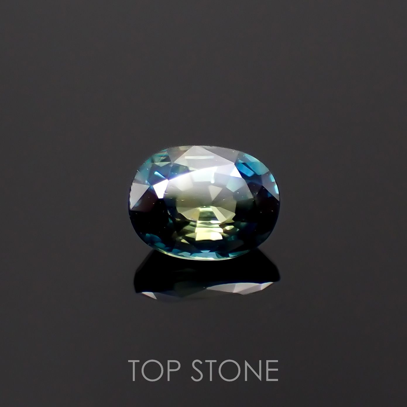 バイカラーサファイア(宝石名サファイア)マダガスカル/オーストラリア産 0.48ct 識別済[230320903]5x3.8mm前後