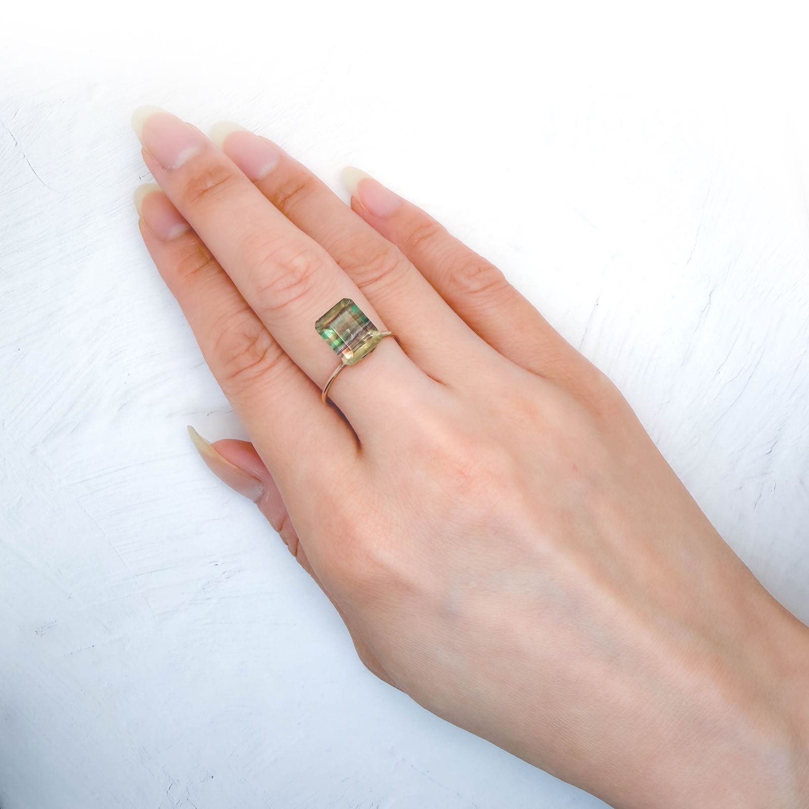 パーティカラーフローライト フルオレッセンス ブラジル産 3.41ct / 9.8x8mm前後 [260932778]
