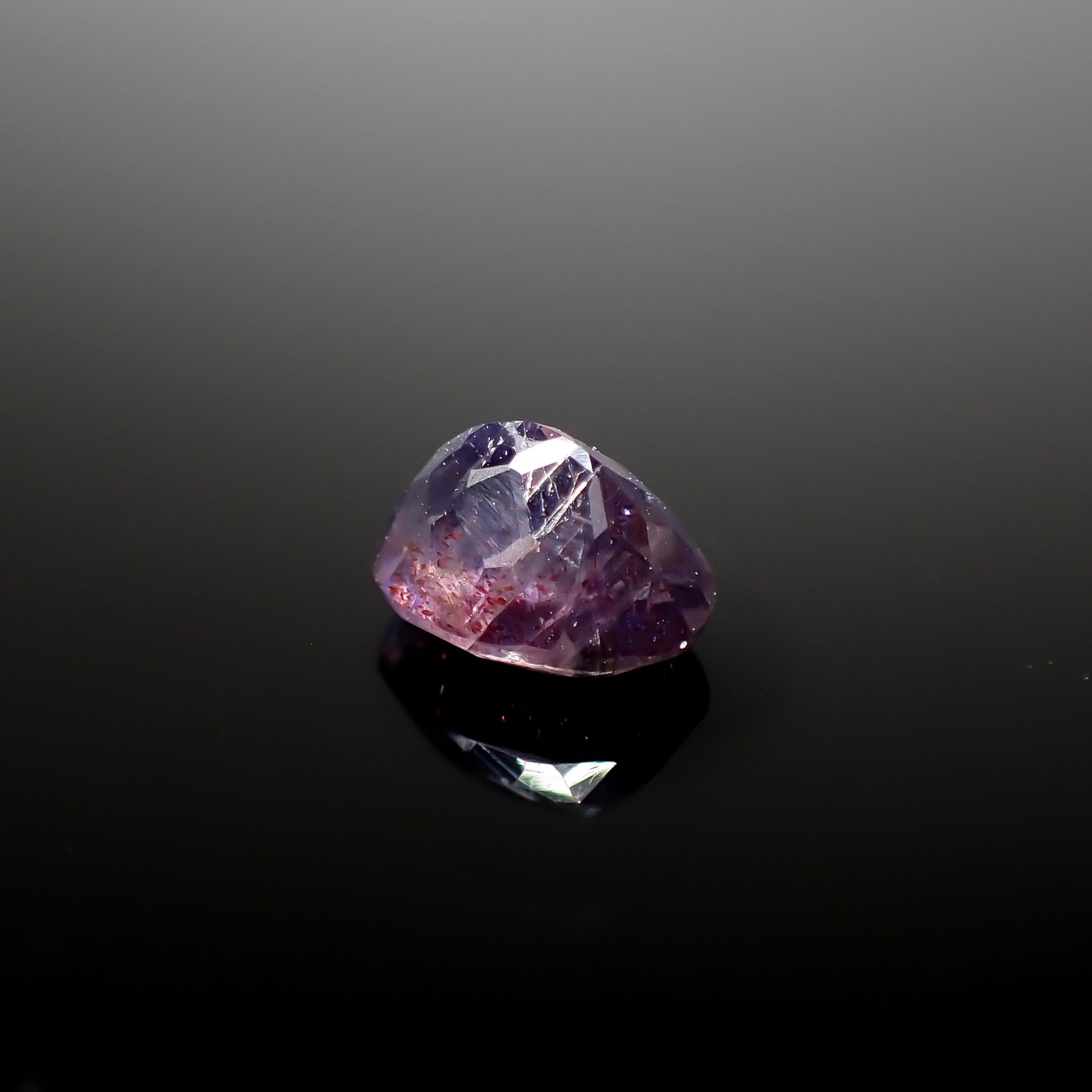 ブラッドショットアイオライト インド産 1.08ct [241129466]7.3x5.4mm前後