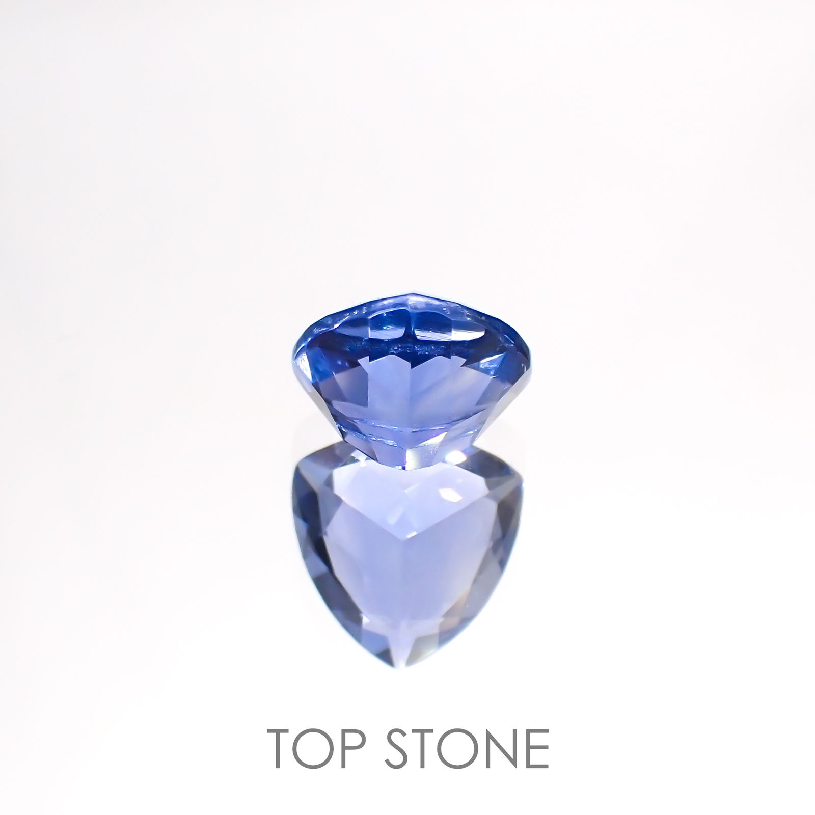 カラーチェンジフローライト(宝石名ブルー・フルオライト)ブラジル産 2.07ct 識別済[220114237]8.1x8mm前後