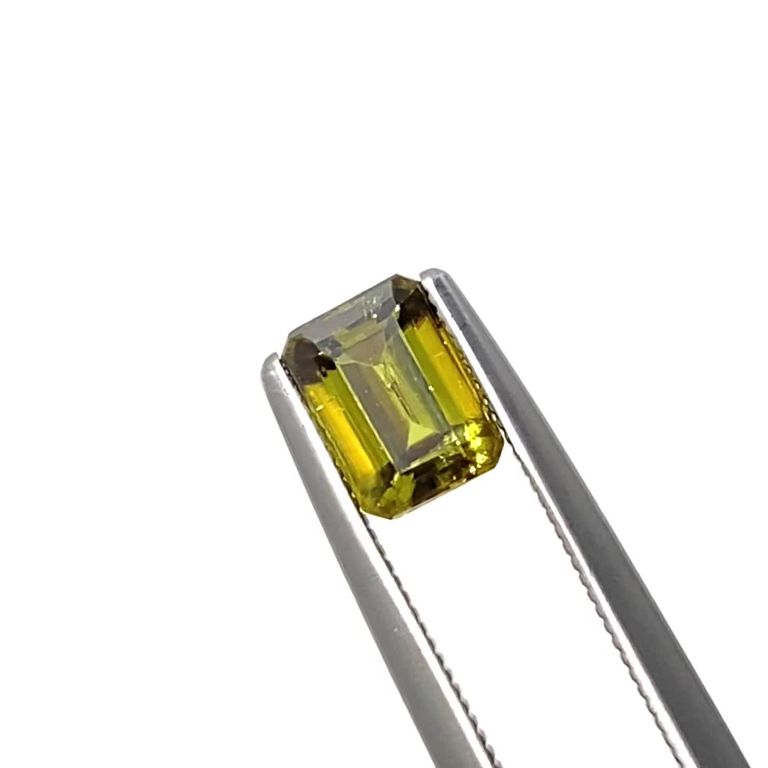 カラーチェンジスフェーン(宝石名スフェーン / カラーチェンジ・タイプ  