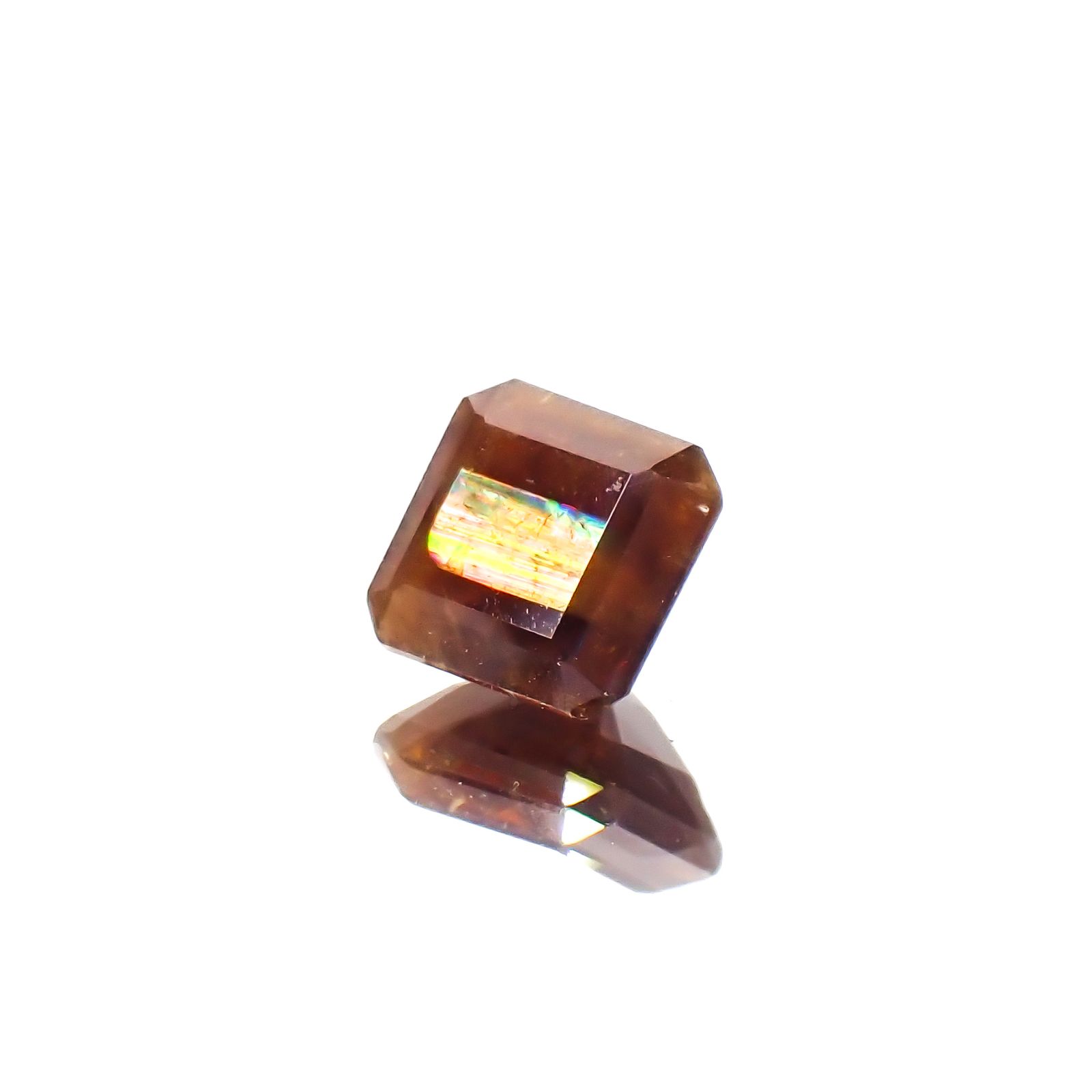 レインボーガーネット 日本・奈良県産 1.71ct[231023638]6.4x6.3mm前後