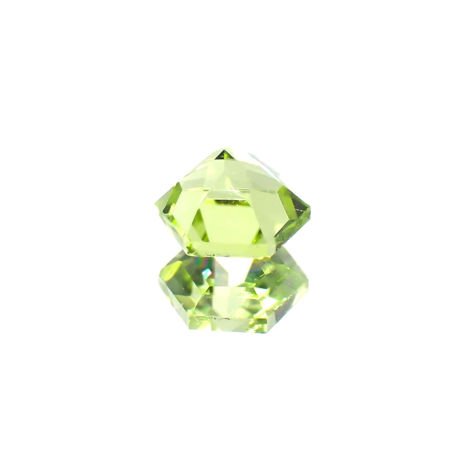 ◇ヘキサゴンカット◇ペリドット(宝石名ペリドット) パキスタン産 0.63ct 識別済[250813100]4.9×4.9mm前後