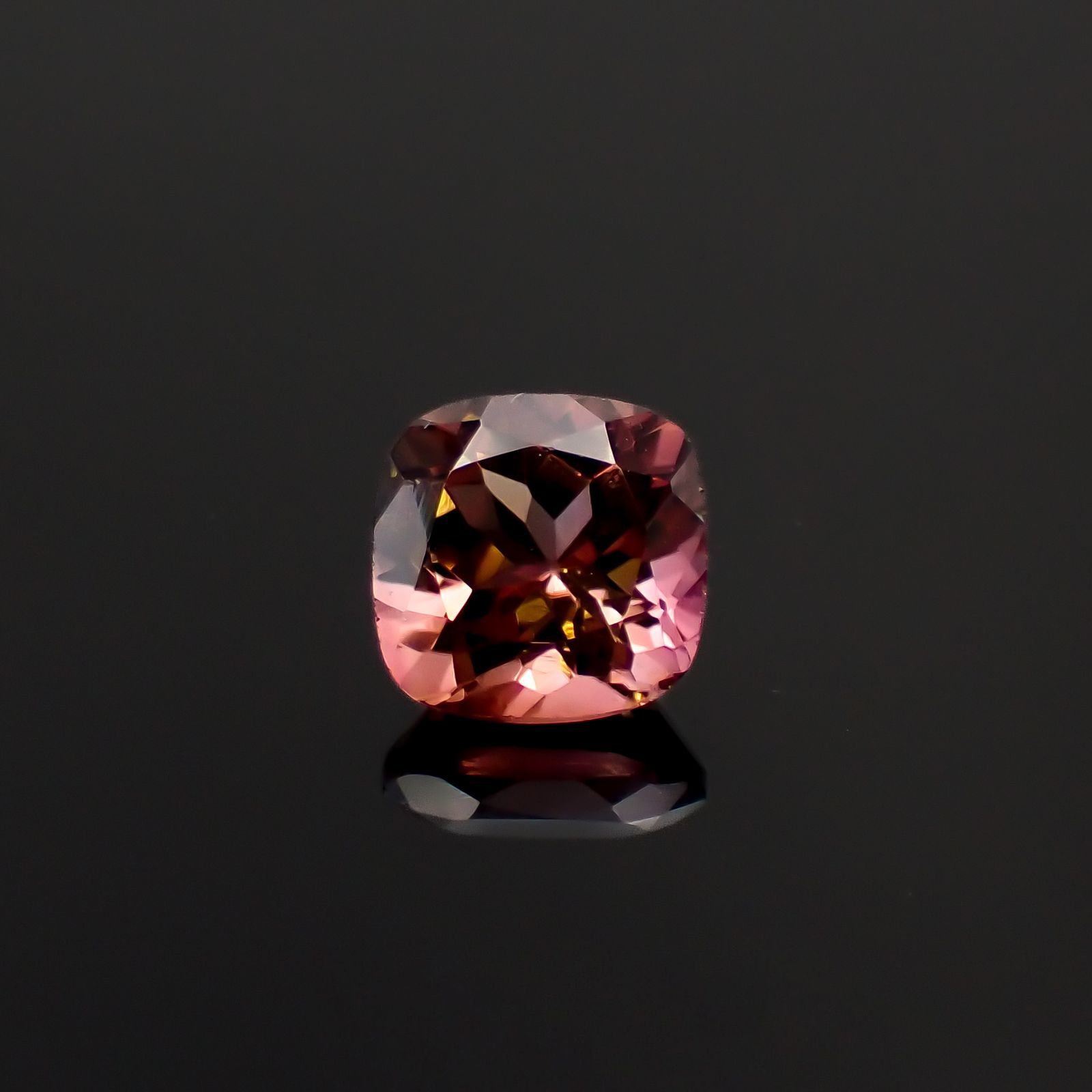 ピンクトルマリン(宝石名トルマリン)コンゴ民主共和国産 1.99ct 識別済[230320846]7.5x7.5mm前後