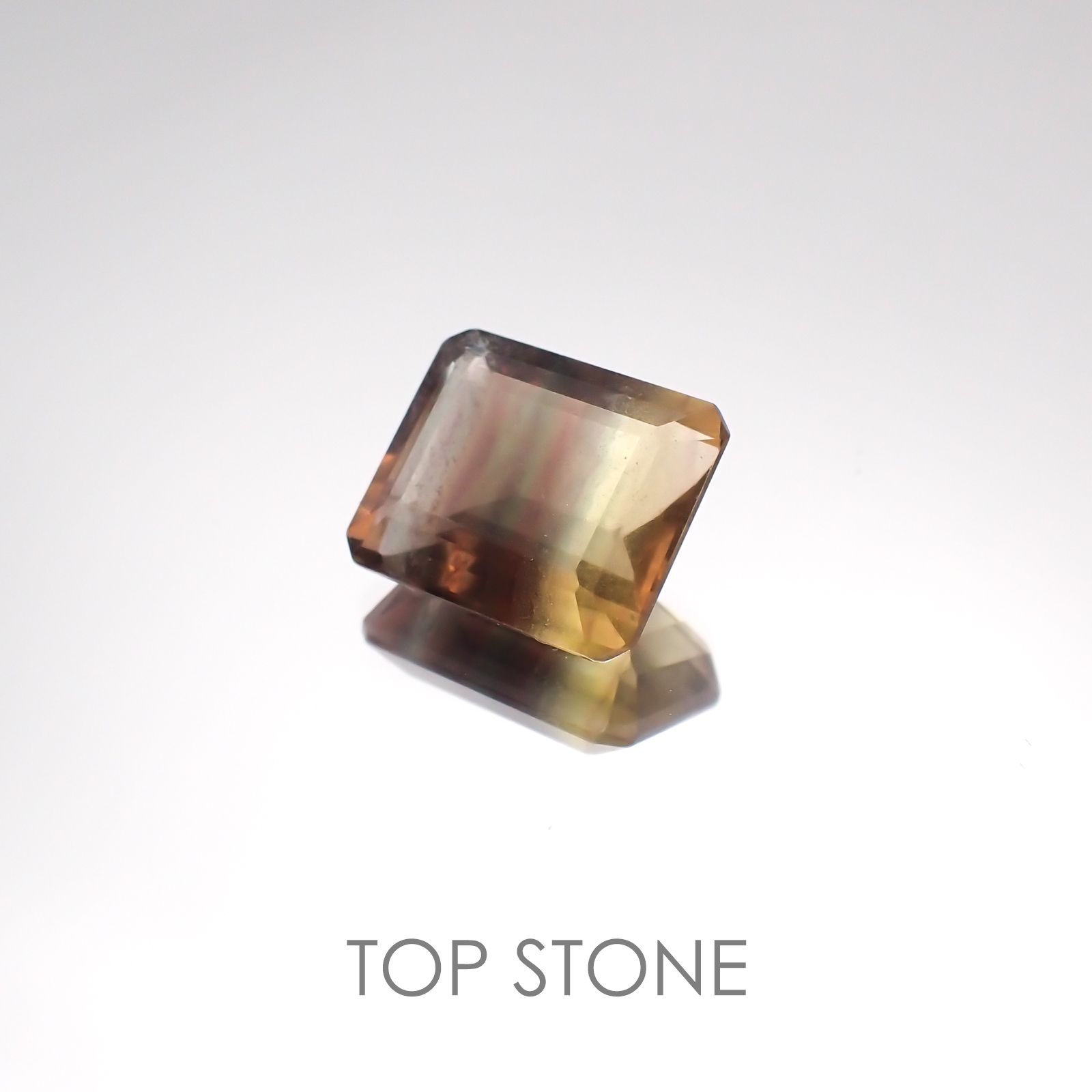 パーティカラーフローライト(宝石名パーティカラード・フルオライト) ブラジル産 6.58ct 識別済[20128500]12×9.9mm前後