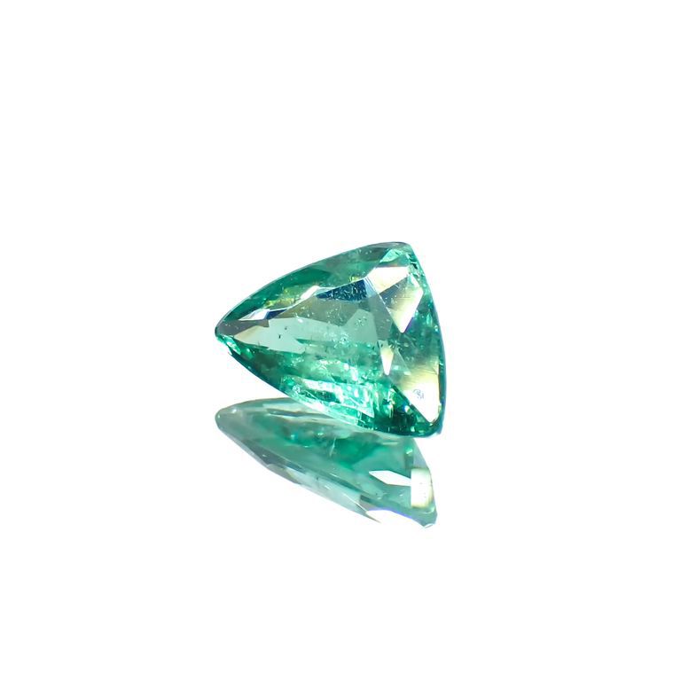 パライバトルマリン(宝石名トルマリン/別名パライバ・トルマリン)ブラジル・パライバ州バターリャ鉱山産 0.25ct 識別済[221018807]3.8x5.5mm前後