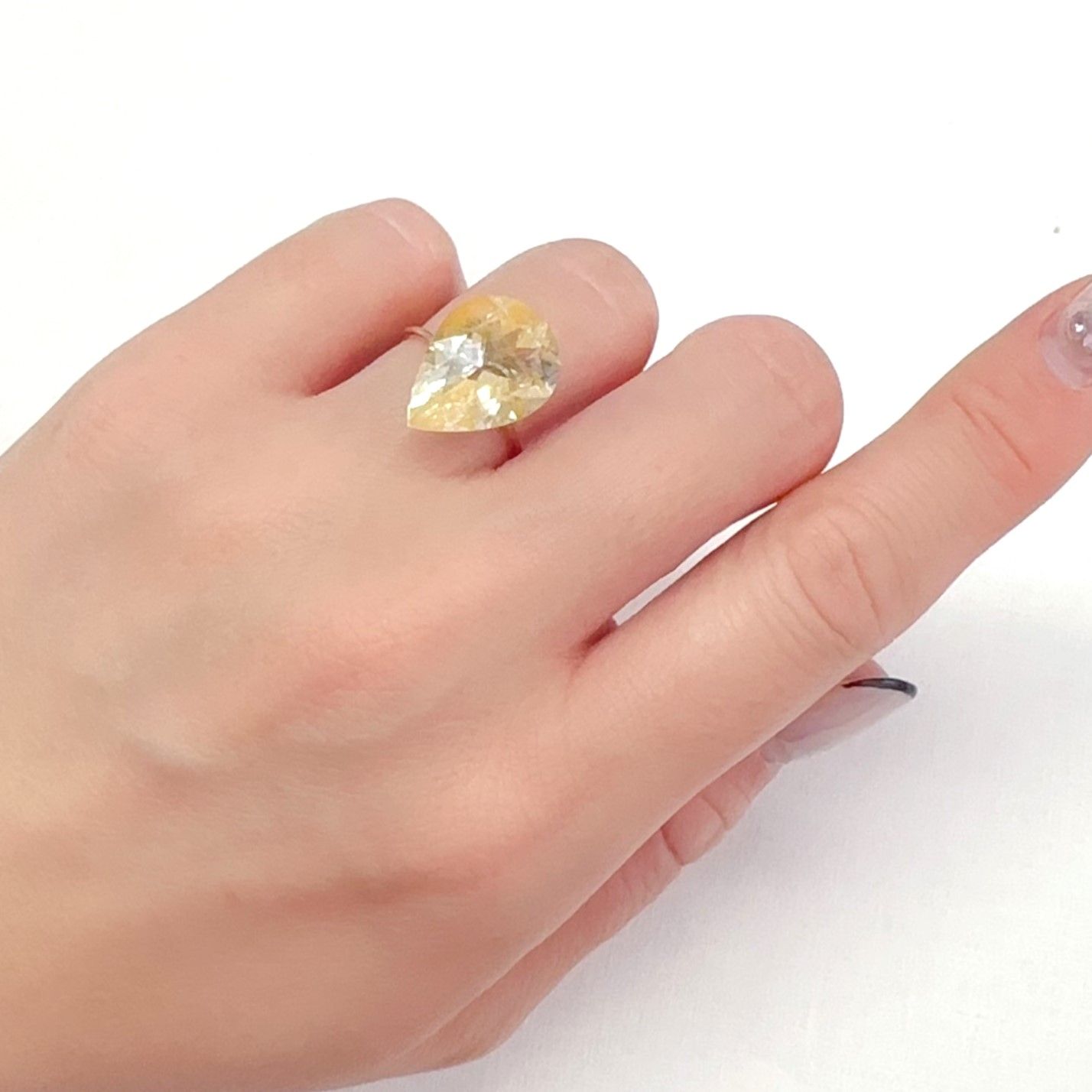 ニードルイントパーズ(チューブイントパーズ) ブラジル・ミナスジェライス州産 9.78ct[240225887]16.3x11.9mm前後