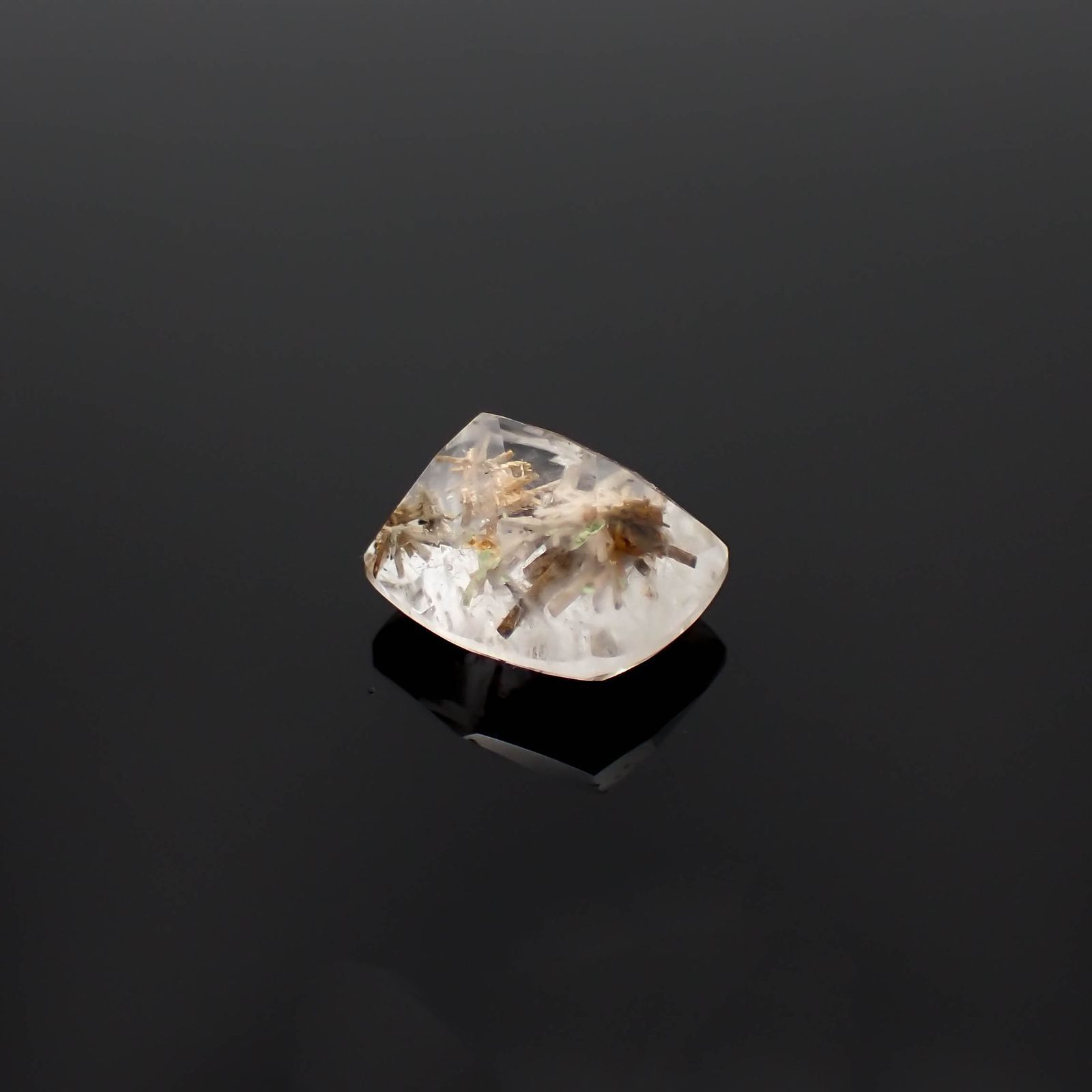 ヘデンベルジャイトインクォーツ インドネシア産 4.34ct [230120049]10.9x9.3mm前後