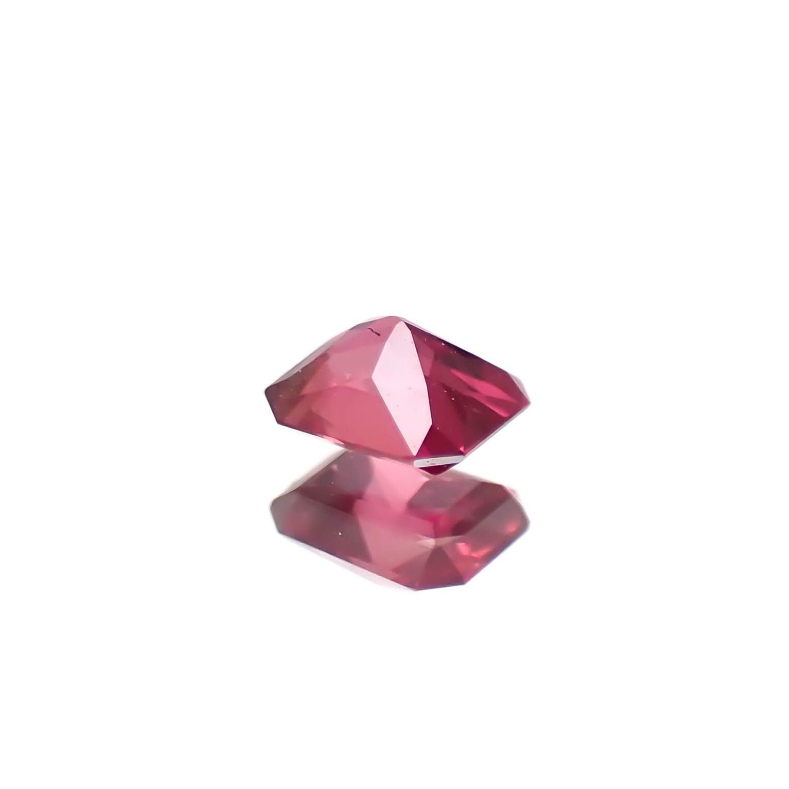 ルビー(宝石名ルビー)マダガスカル産 0.253ct ソ付(彩珠)[250630506]3.9x3.1mm前後
