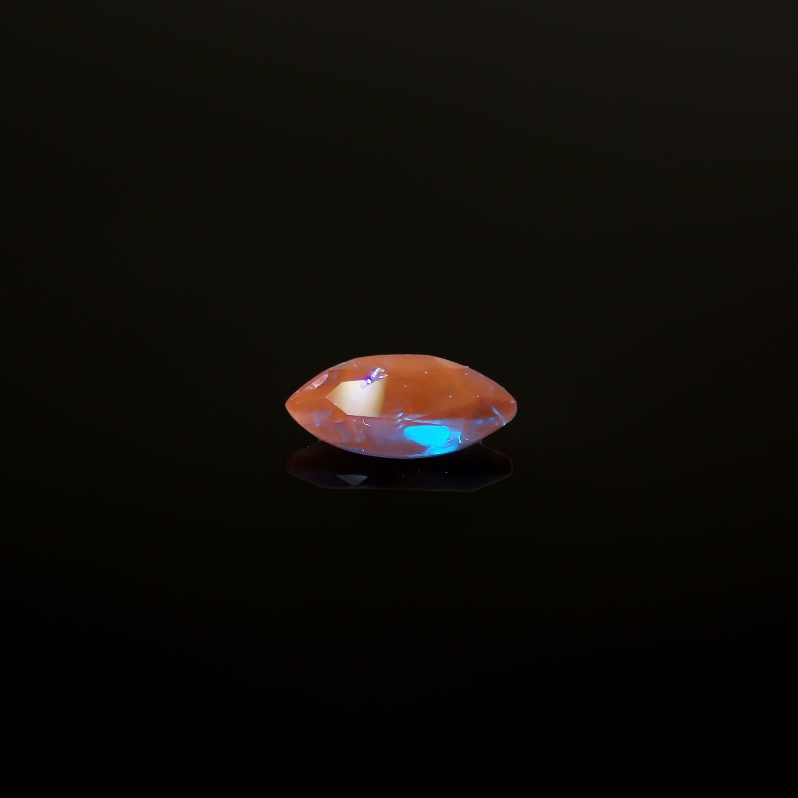 アウイナイト フルオレッセンス(宝石名アウイナイト)ドイツ産 0.064ct 識別済[240527503]4.5x2.2mm前後