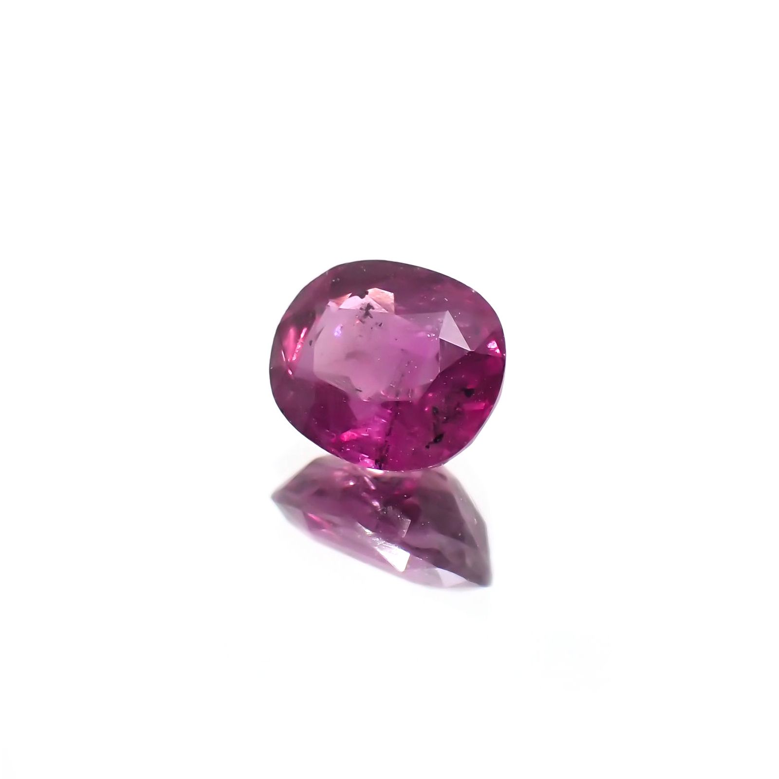 パープルサファイア(宝石名パープル・サファイア) カシミール地方産 0.883ct ソ付(彩珠)[210310229]6.1×5mm前後