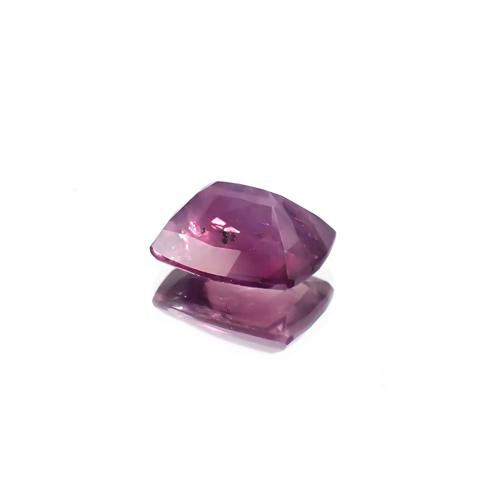 パープルサファイア(宝石名パープル・サファイア) カシミール地方産 2.827ct ソ付(彩珠)[210310231]9.2×7.1mm前後