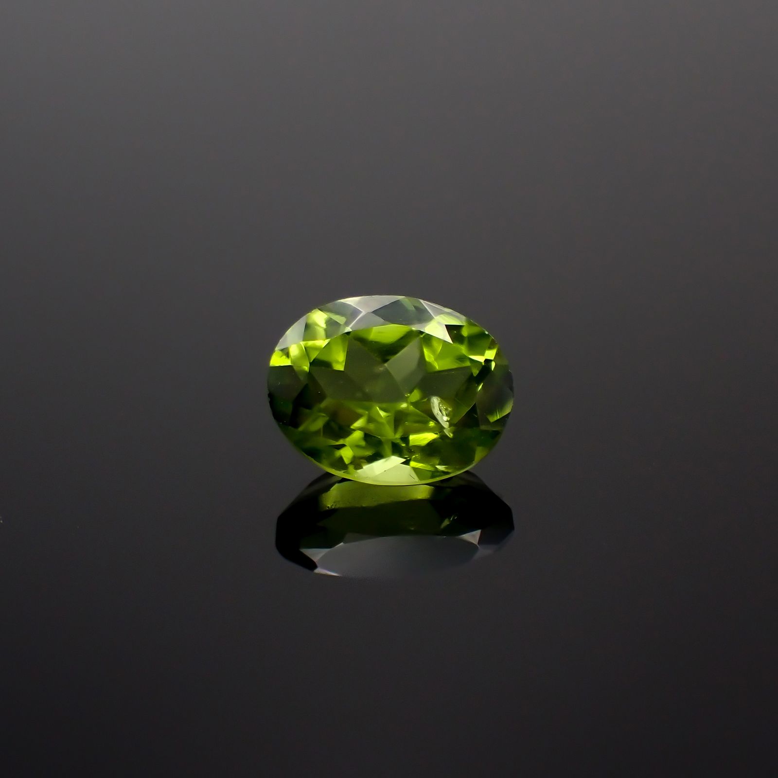 リリーパッドペリドット アメリカ・アリゾナ州産 2.15ct [231224598]8.9x7mm前後
