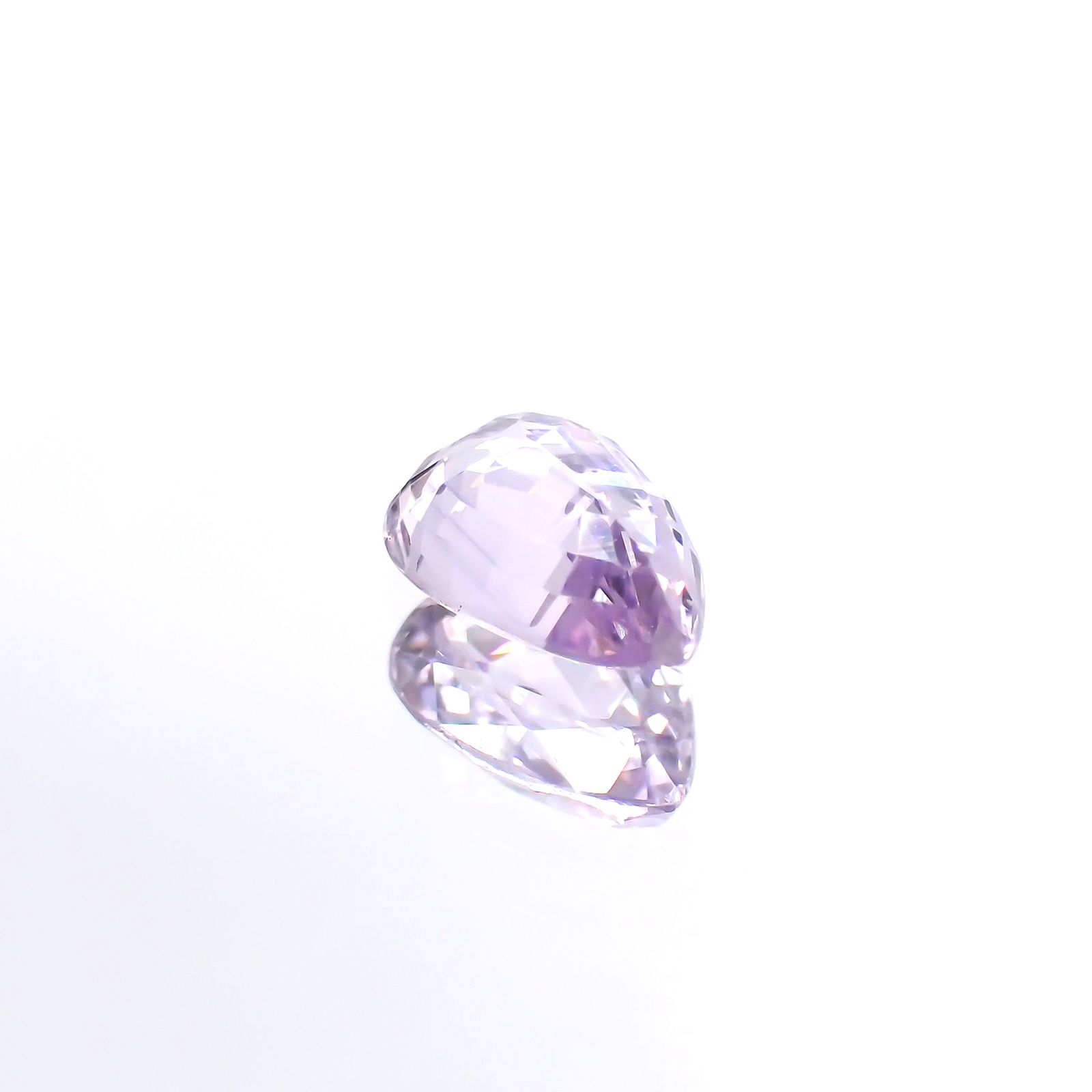 ラベンダーサファイア(宝石名サファイア) マダガスカル/スリランカ産 0.84ct 識別済[210912507]6.8×5mm前後