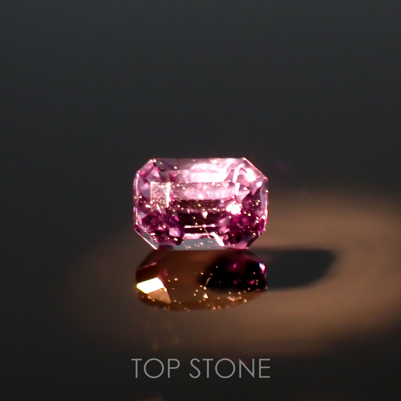 カラーチェンジガーネット アレキタイプ(宝石名ガーネット)マダガスカル・ベキリー産 0.13ct 識別済[220616548]3.1x2.2mm前後