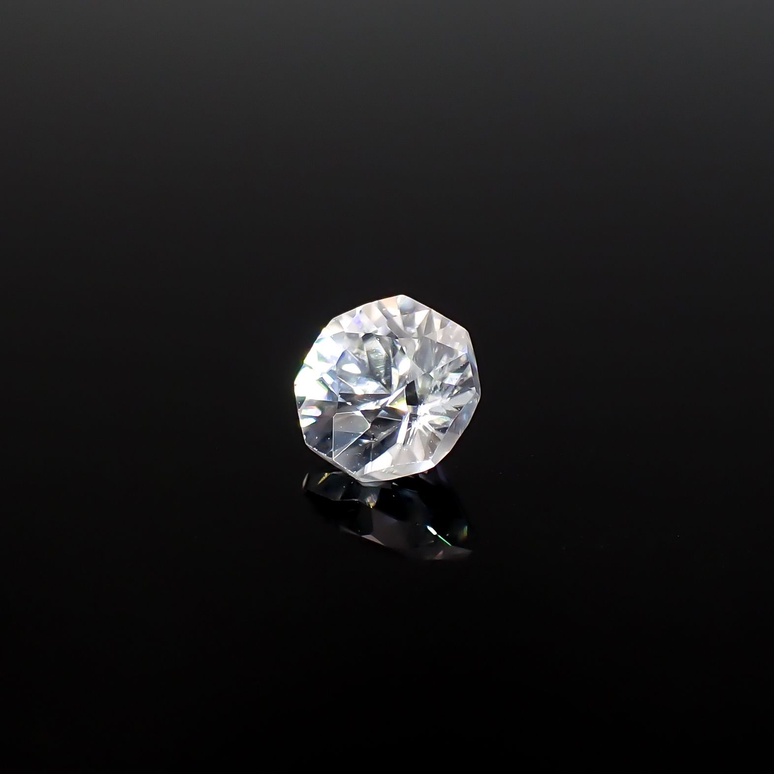 ◇オクタゴンカット◇カラーレスジルコン(宝石名ホワイト・ジルコン)スリランカ/カンボジア産 識別済 0.76ct / 4.8x4.7mm前後 [251231387]