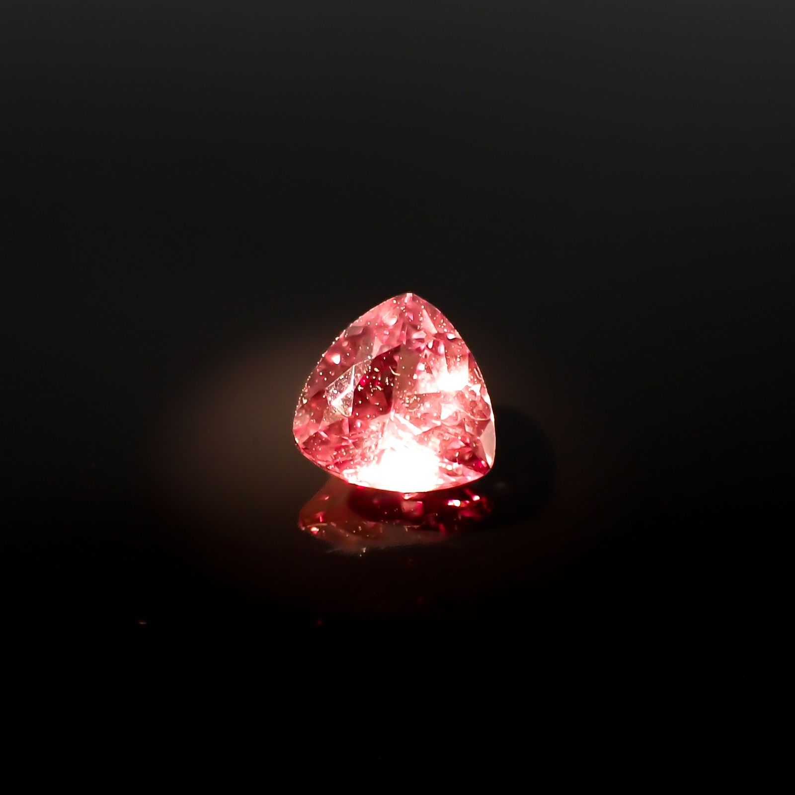 ドラゴンガーネット タンザニア産 1.02ct[240326661]6.3x6.2mm前後
