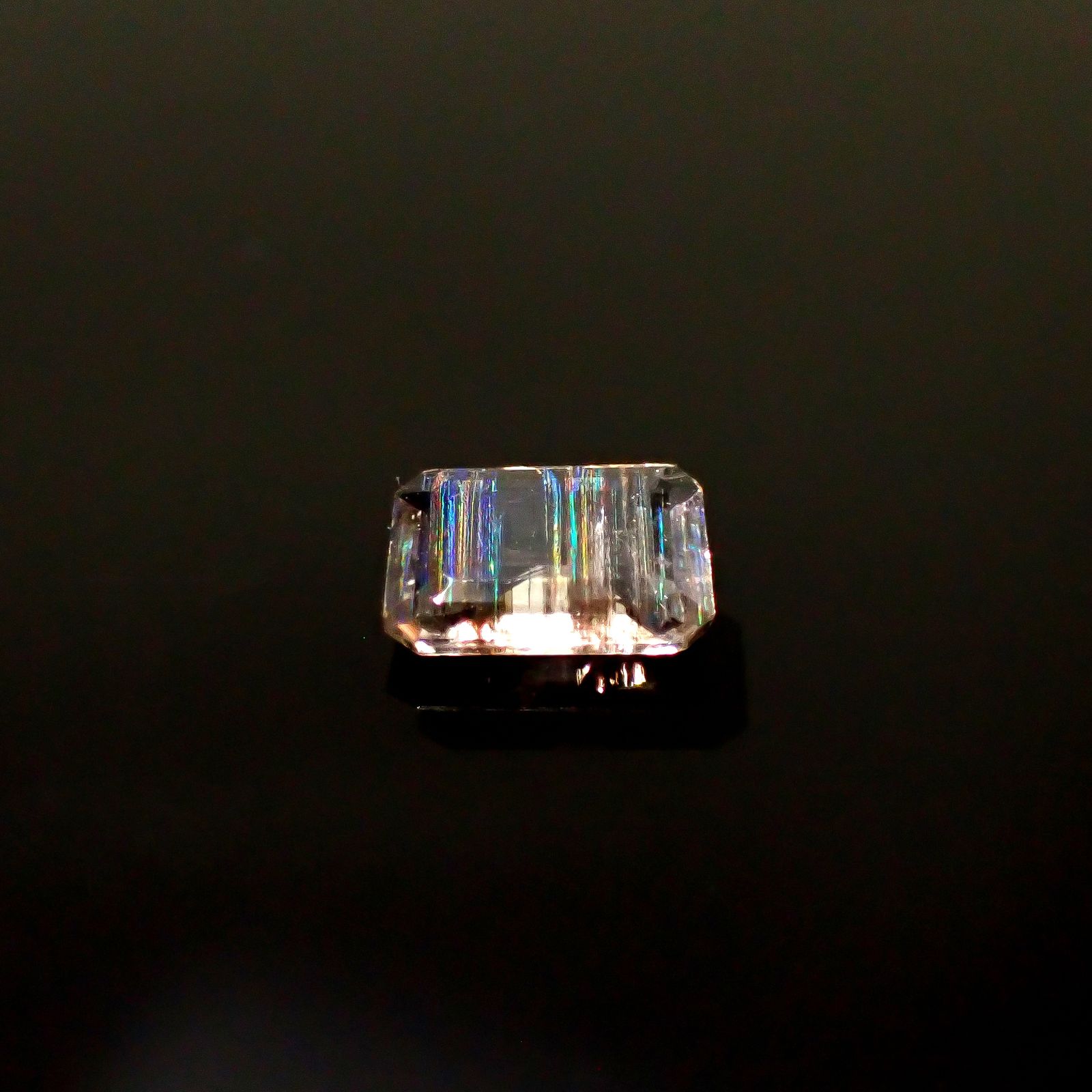 レインボースキャポライト ブラジル産 0.49ct / 6.6x4.6mm前後 [250931049]