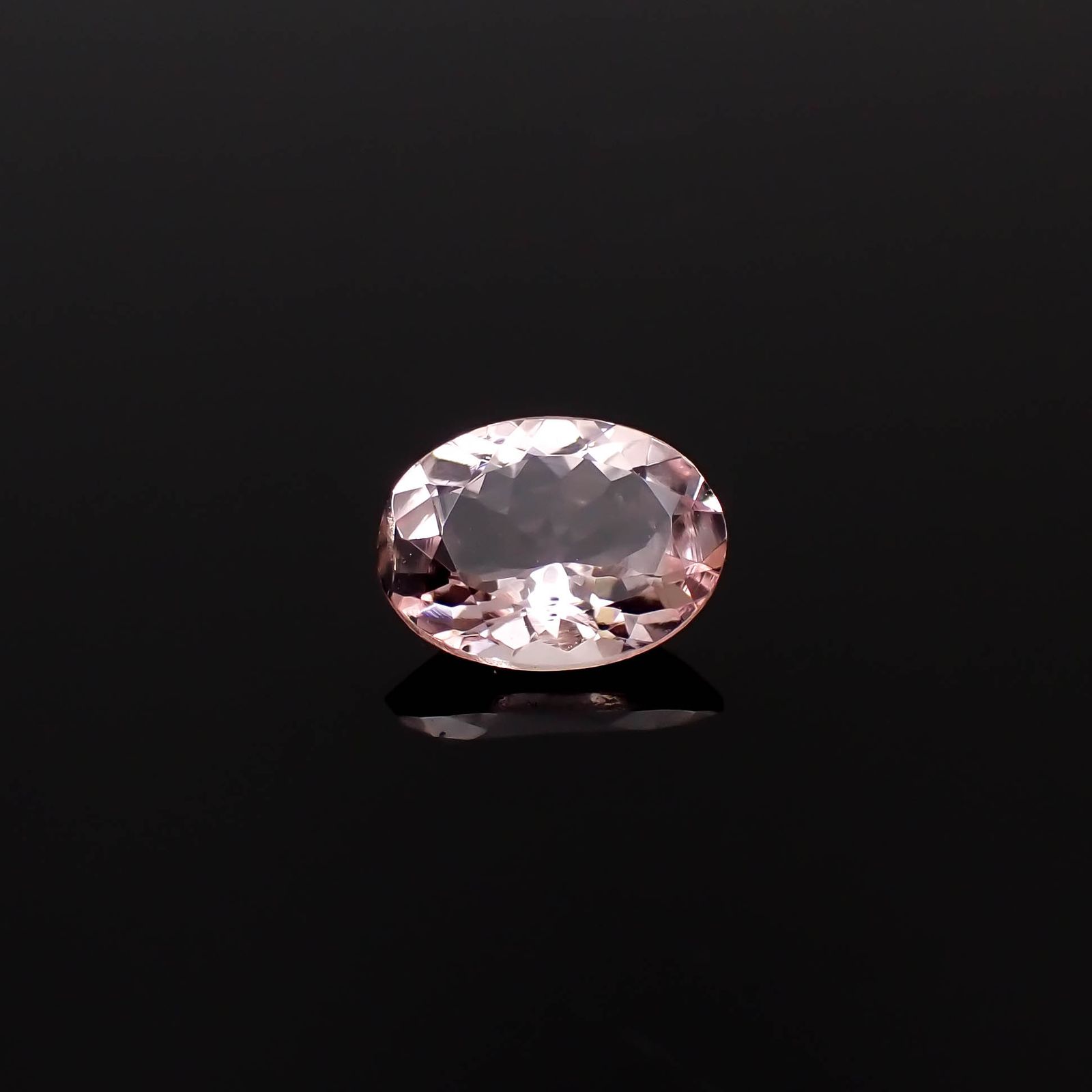 モルガナイト ブラジル産 0.97ct[240326775]7.9x6.1mm前後