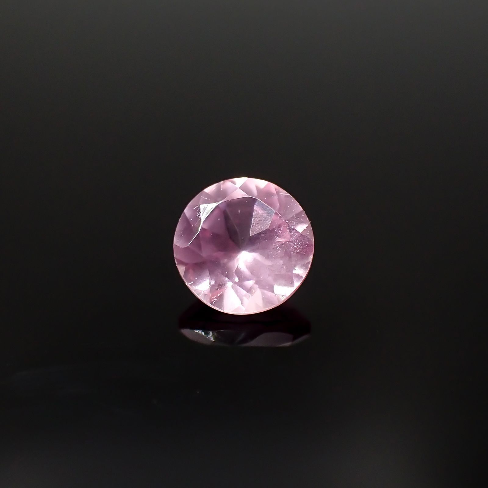 シルキーピンクスピネル タンザニア産 0.53ct / 5x5mm前後 [231224954]