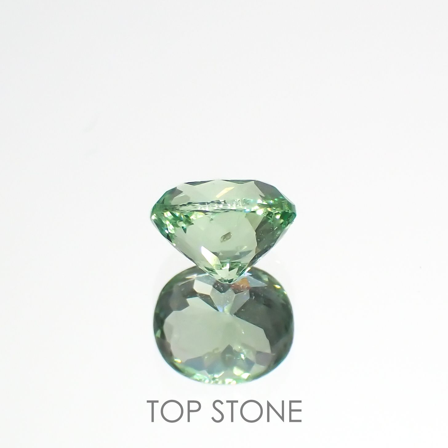 ミントガーネット(宝石名グリーン グロッシュラー・ガーネット)タンザニア産 0.51ct 識別済[221018626]4.8x4.1mm前後