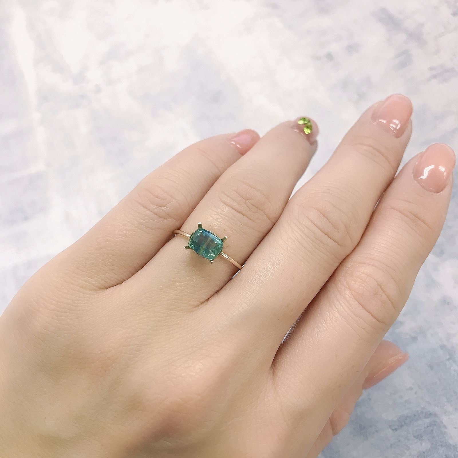 バイカラーカイヤナイト(宝石名カイヤナイト)ネパール産 1.39ct 識別済[220115371]6.6x5mm前後