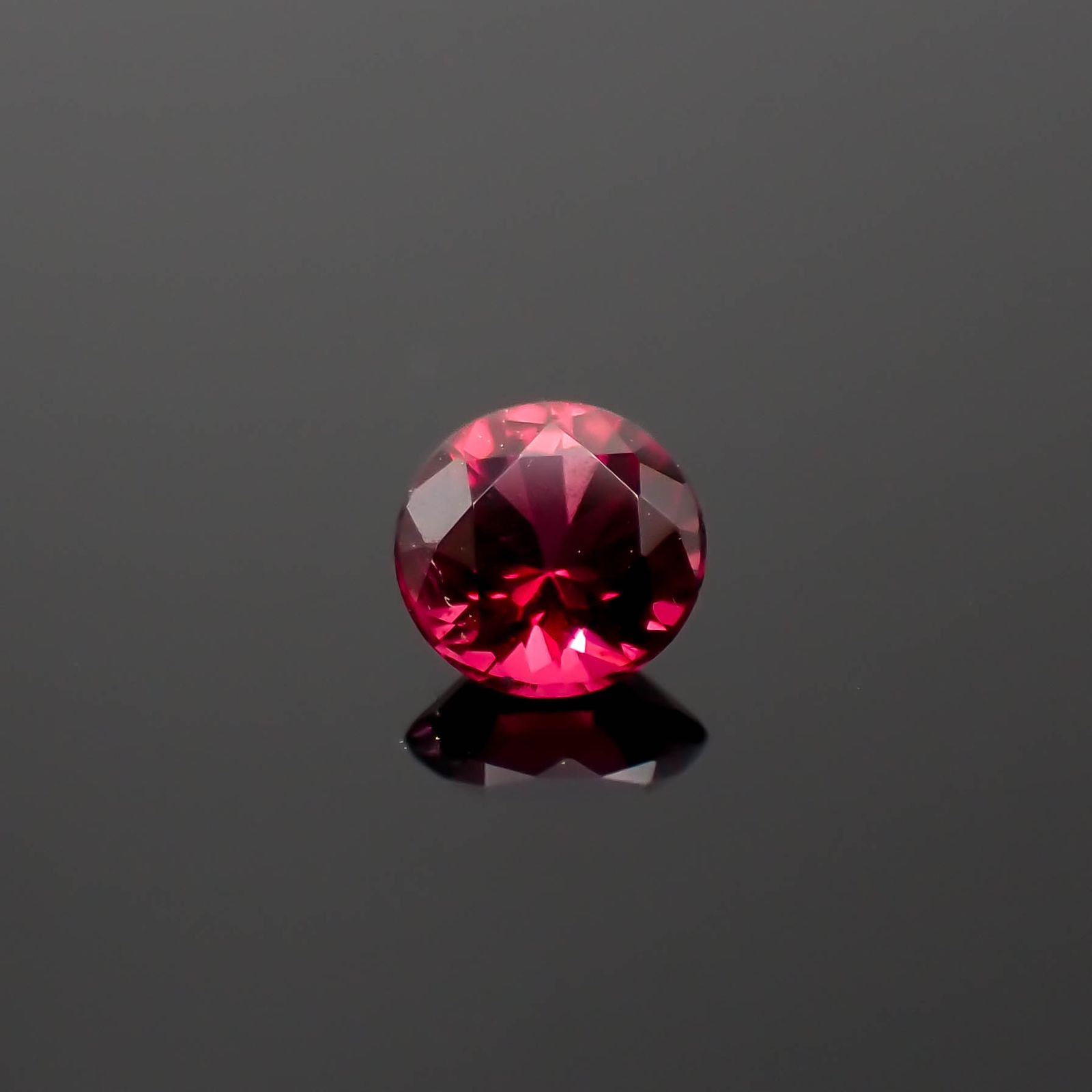 レッドスピネル ビルマ産 0.20ct[230722608]3.6x3.5mm前後