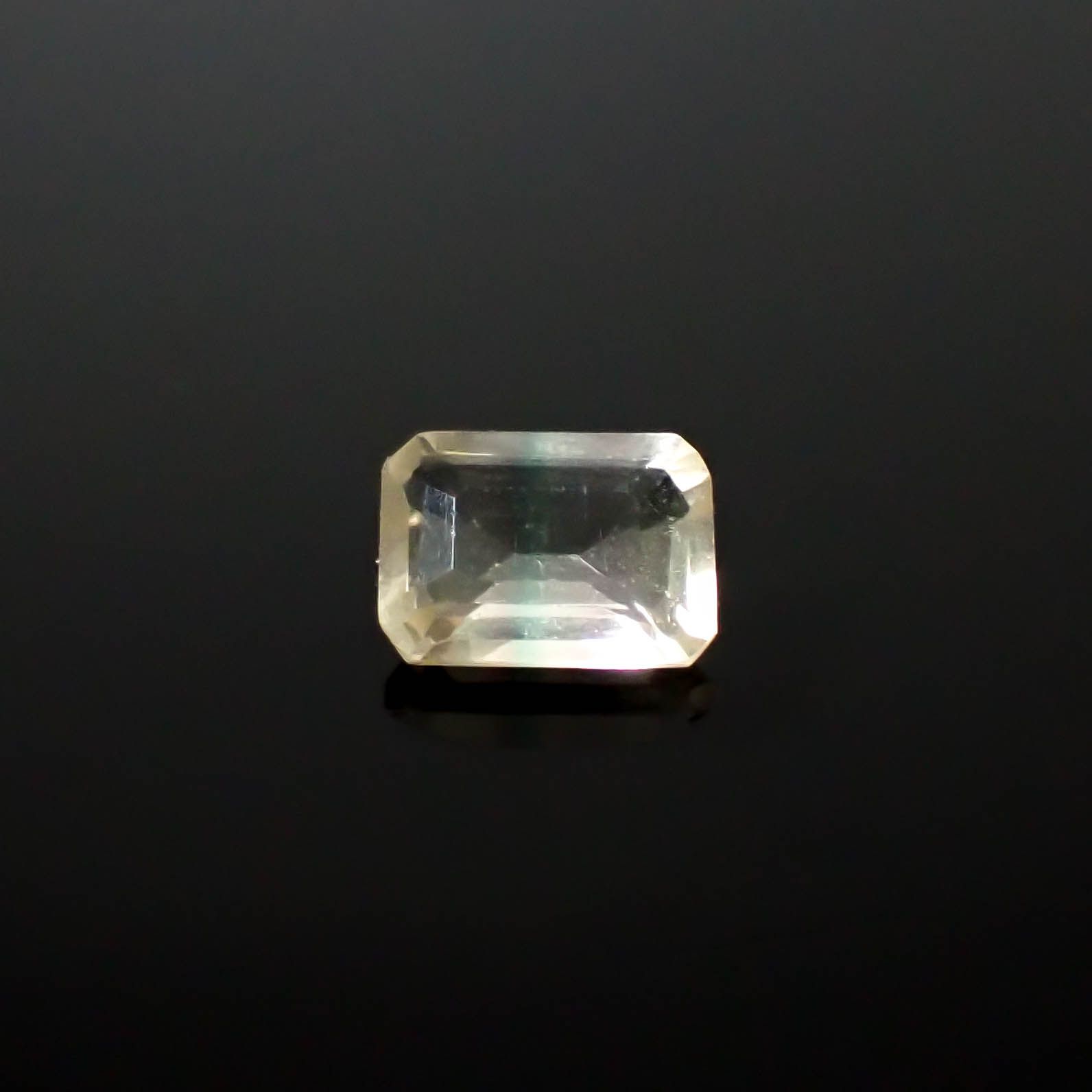 パーティカラーフローライト フルオレッセンス ブラジル産 1.04ct [250430249]6.9x5mm前後