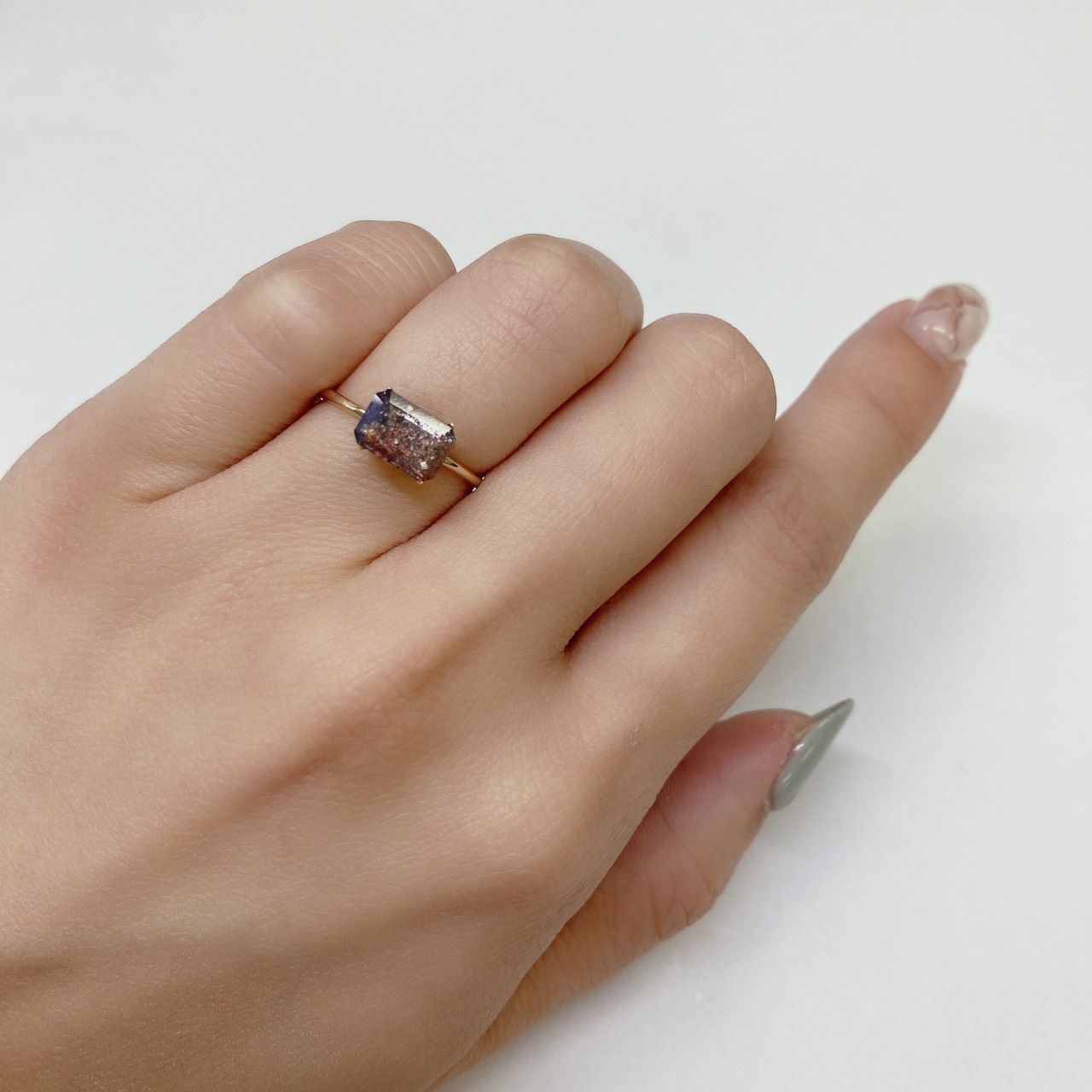 ブラッドショットアイオライト インド産 ルース 1.05ct[210310444]7.9×5.5mm前後