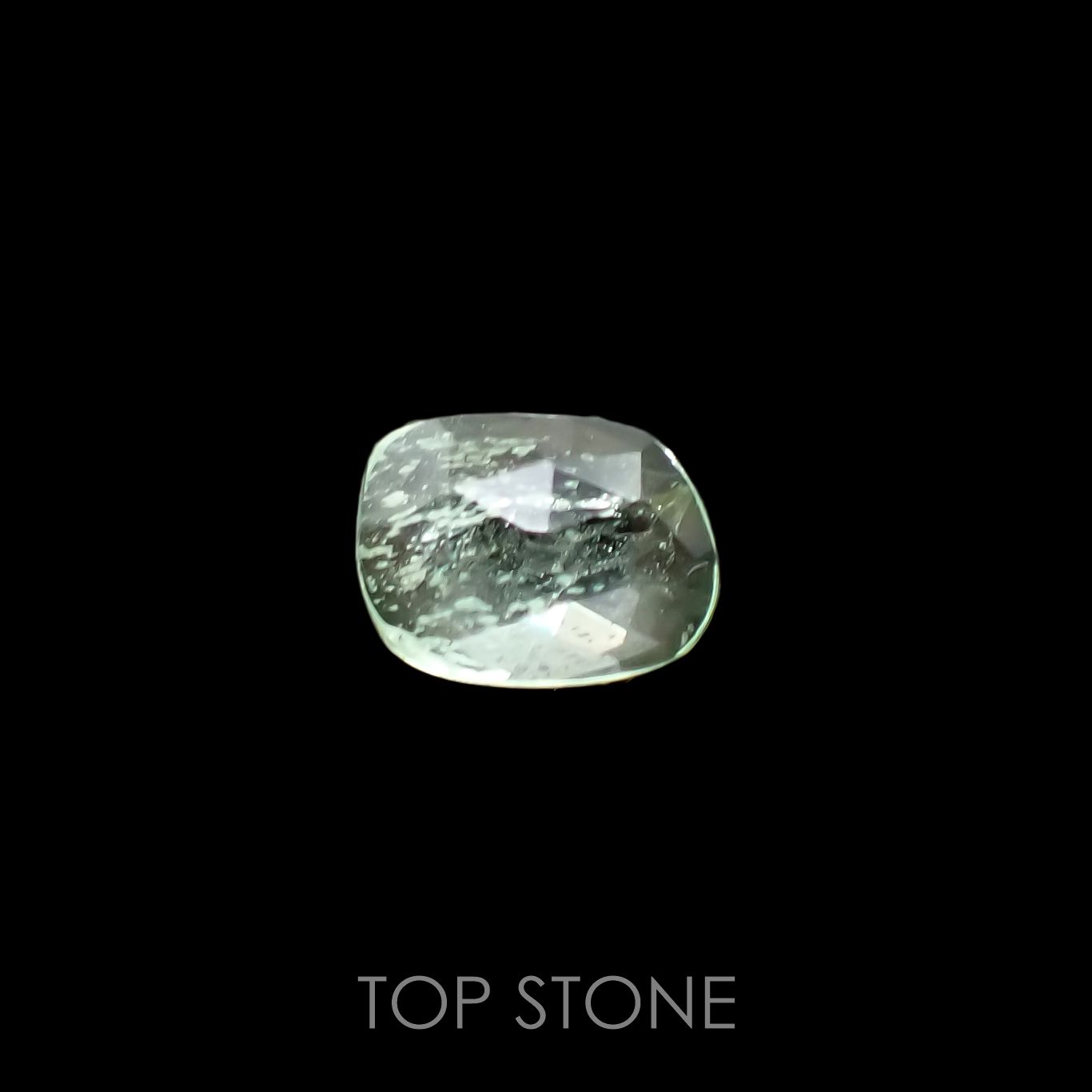◇ローズカット◇バナジウムコーネルピン(宝石名コーネルピン)タンザニア・タンガ州産 0.70ct 識別済[220115549]6.3x4.6mm前後