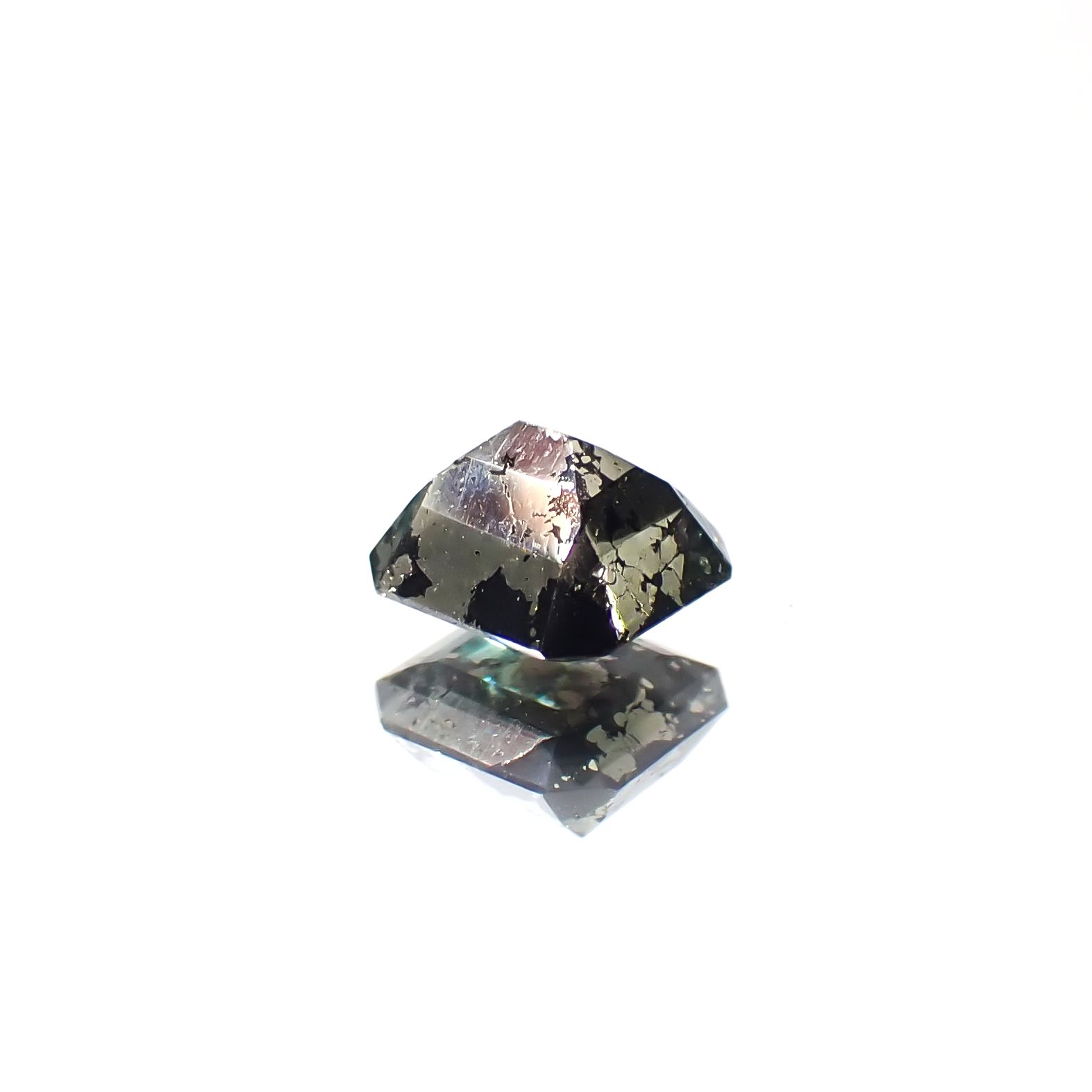 パイライトインエメラルド コロンビア産 0.55ct [241229561]4.7x4.4mm前後