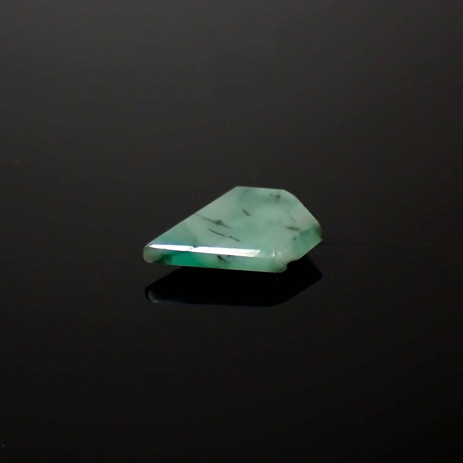 ◇カスタムカット◇エメラルド ブラジル産 2.89ct / 14.2x10.9mm前後 [240326486]