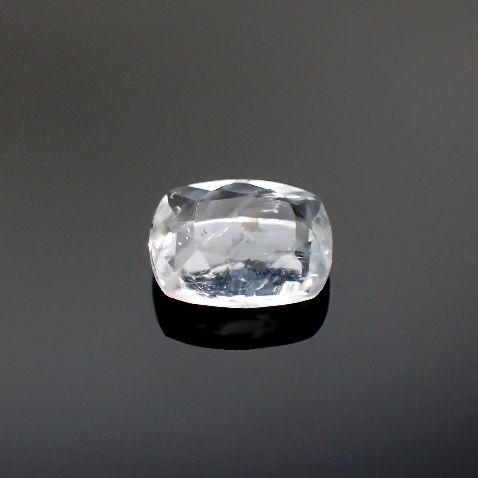 ユークレース(宝石名ユークレース)ブラジル産 0.488ct ソ付(彩珠)[230522046]5.7x4.8mm前後