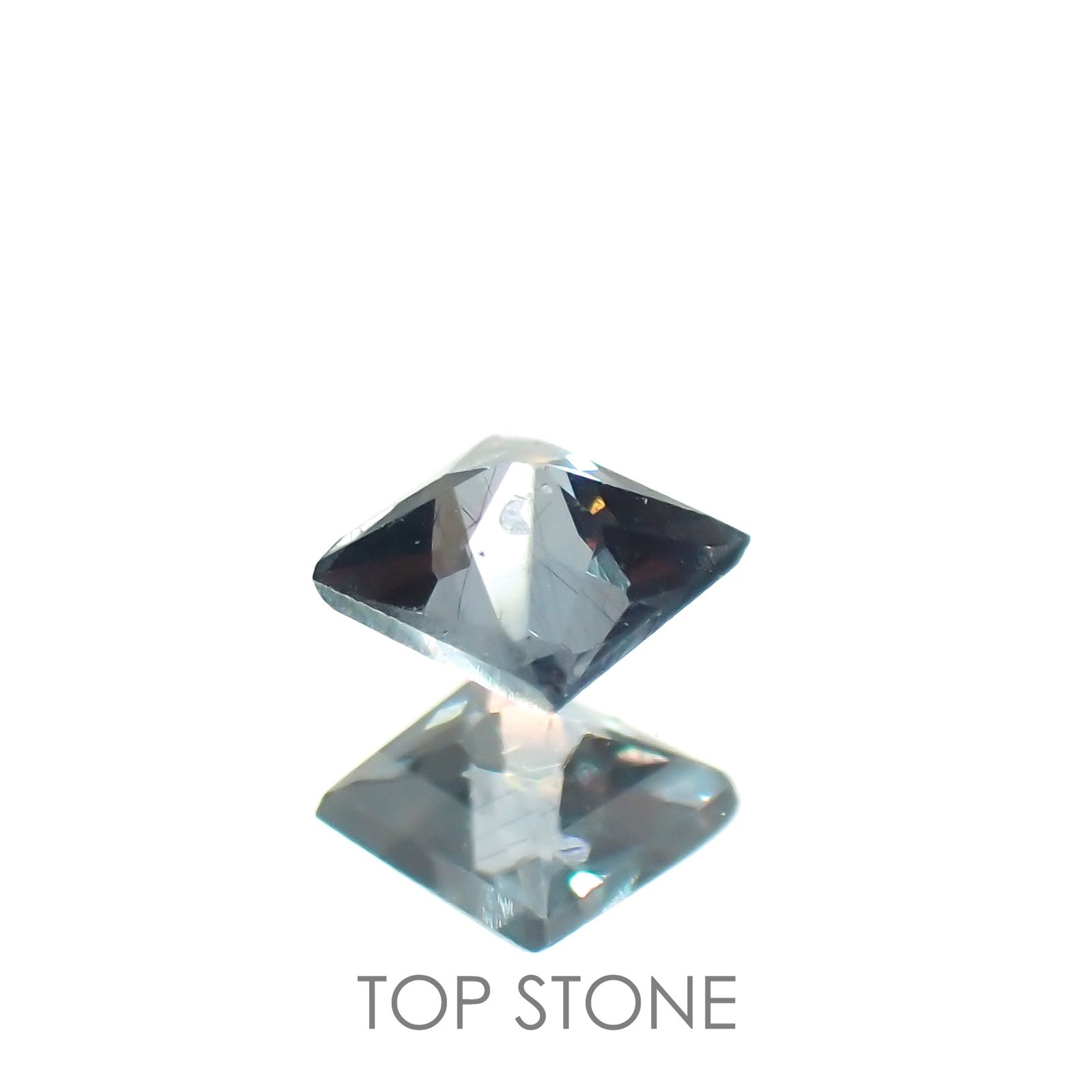 ◇プリンセスカット◇カラーチェンジガーネット アレキタイプ(宝石名ガーネット)マダガスカル・ベキリー産 0.091ct 識別済[221219409]2.4x2.4mm前後