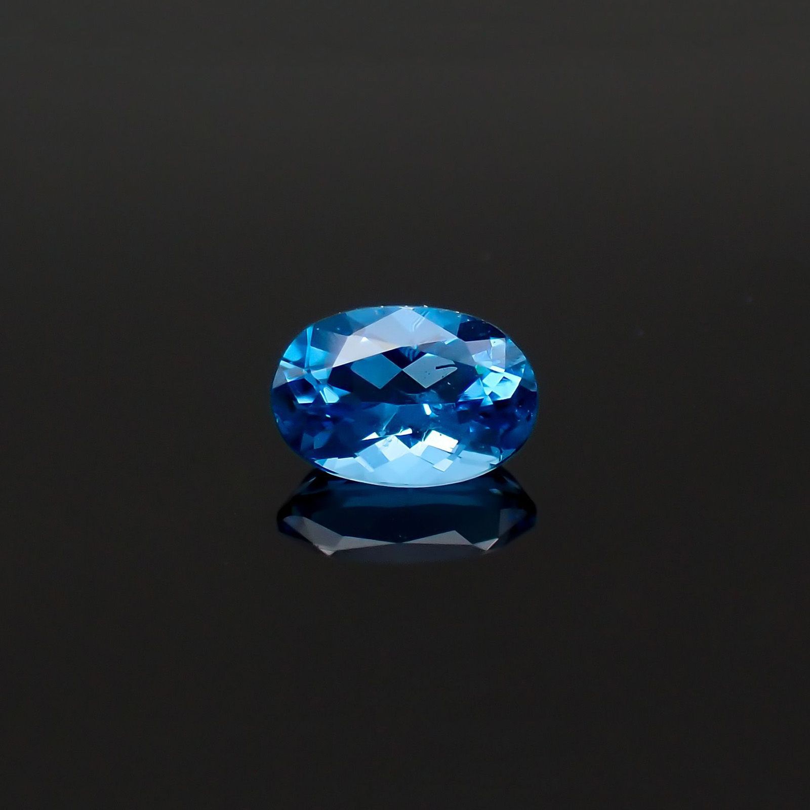 アウイナイト フルオレッセンス(宝石名アウイナイト)ドイツ産 識別済 0.25ct / 5.1x3.4mm前後 [250917689]