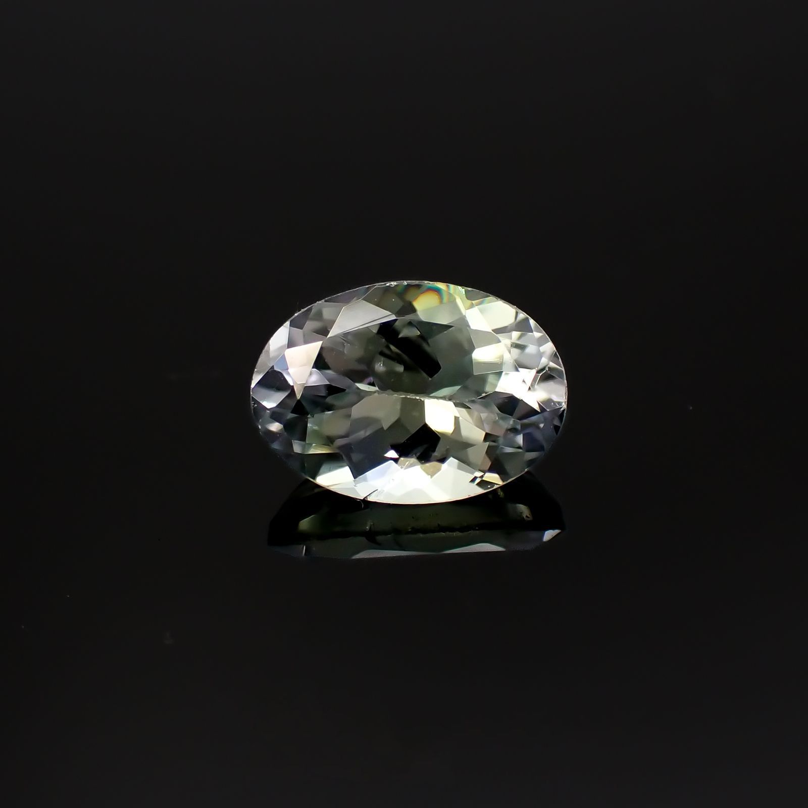 バイカラータンザナイト(宝石名タンザナイト)タンザニア産 0.68ct 識別済[220917745]6.4x4.6mm前後