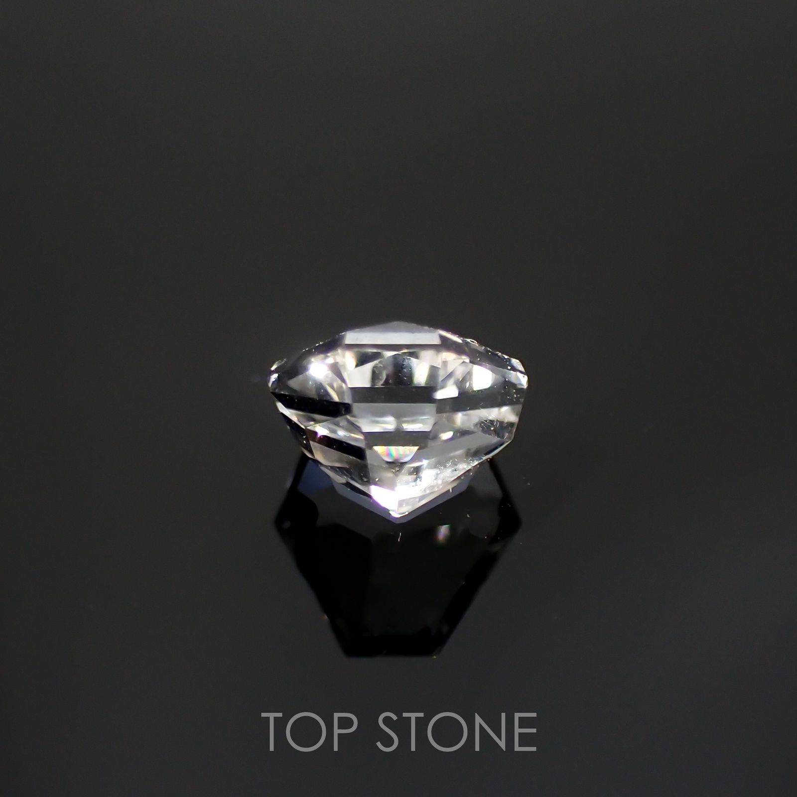 カラーレスエンスタタイト(宝石名ホワイト・エンスタタイト)スリランカ産 0.93ct 識別済[220115569]6x5.1mm前後