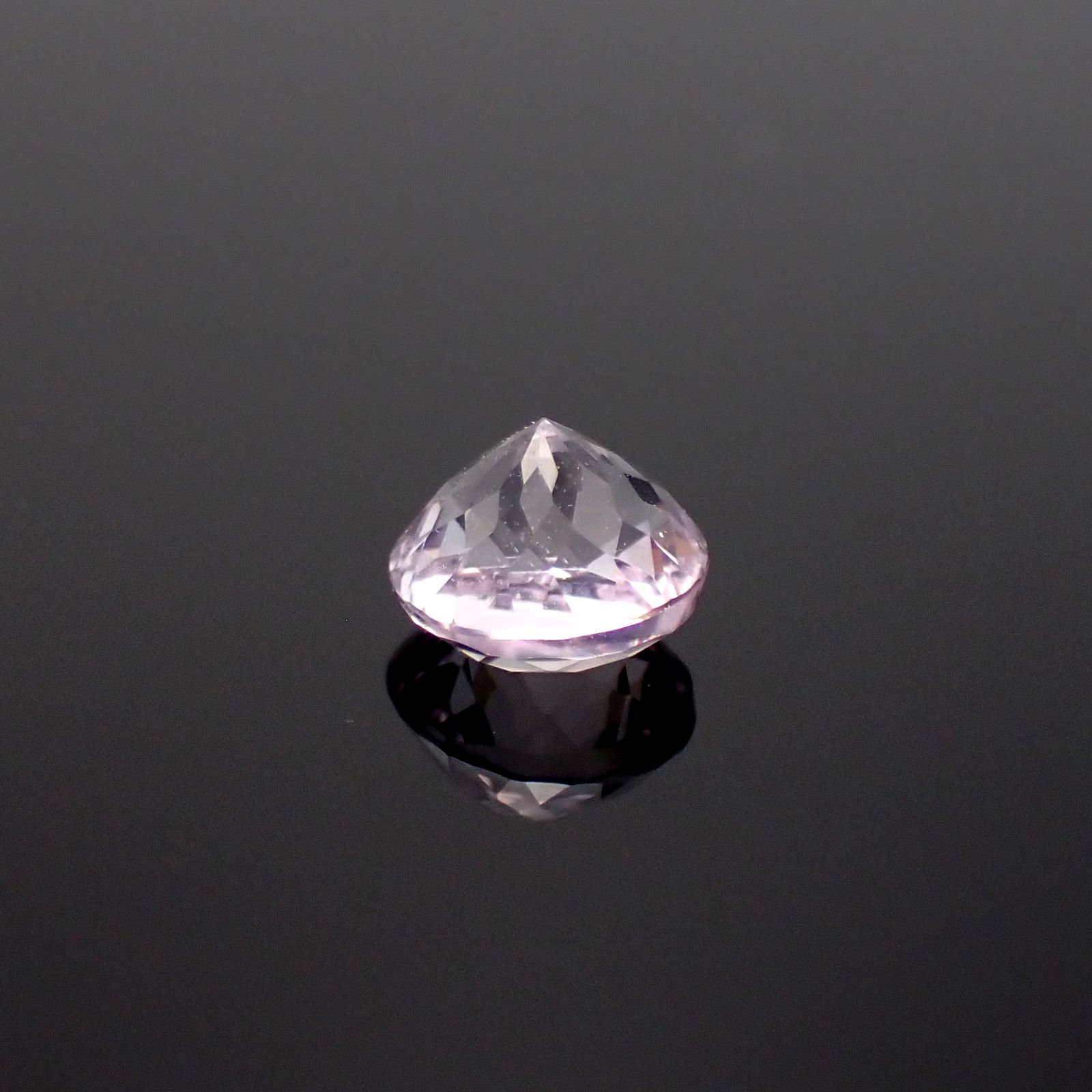クンツァイト アフガニスタン産 0.95ct[231224771]5.8x5.7mm前後
