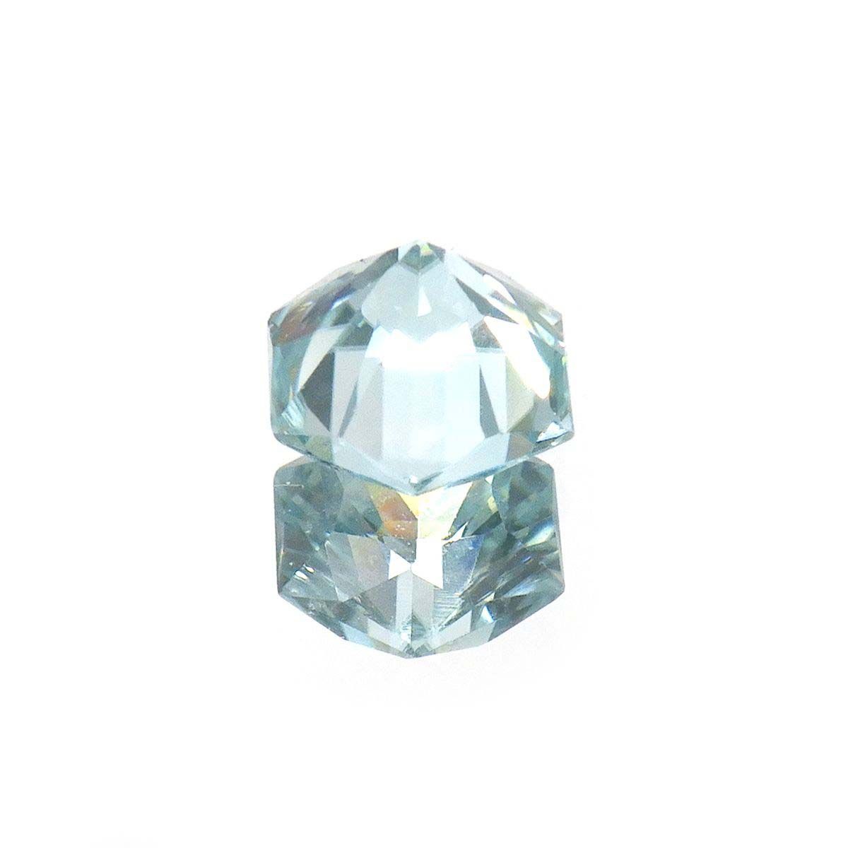 ◇ヘキサゴンカット◇アイスブルージルコン(宝石名ジルコン)カンボジア産 0.84ct 識別済[220717167]4.9x4.8mm前後