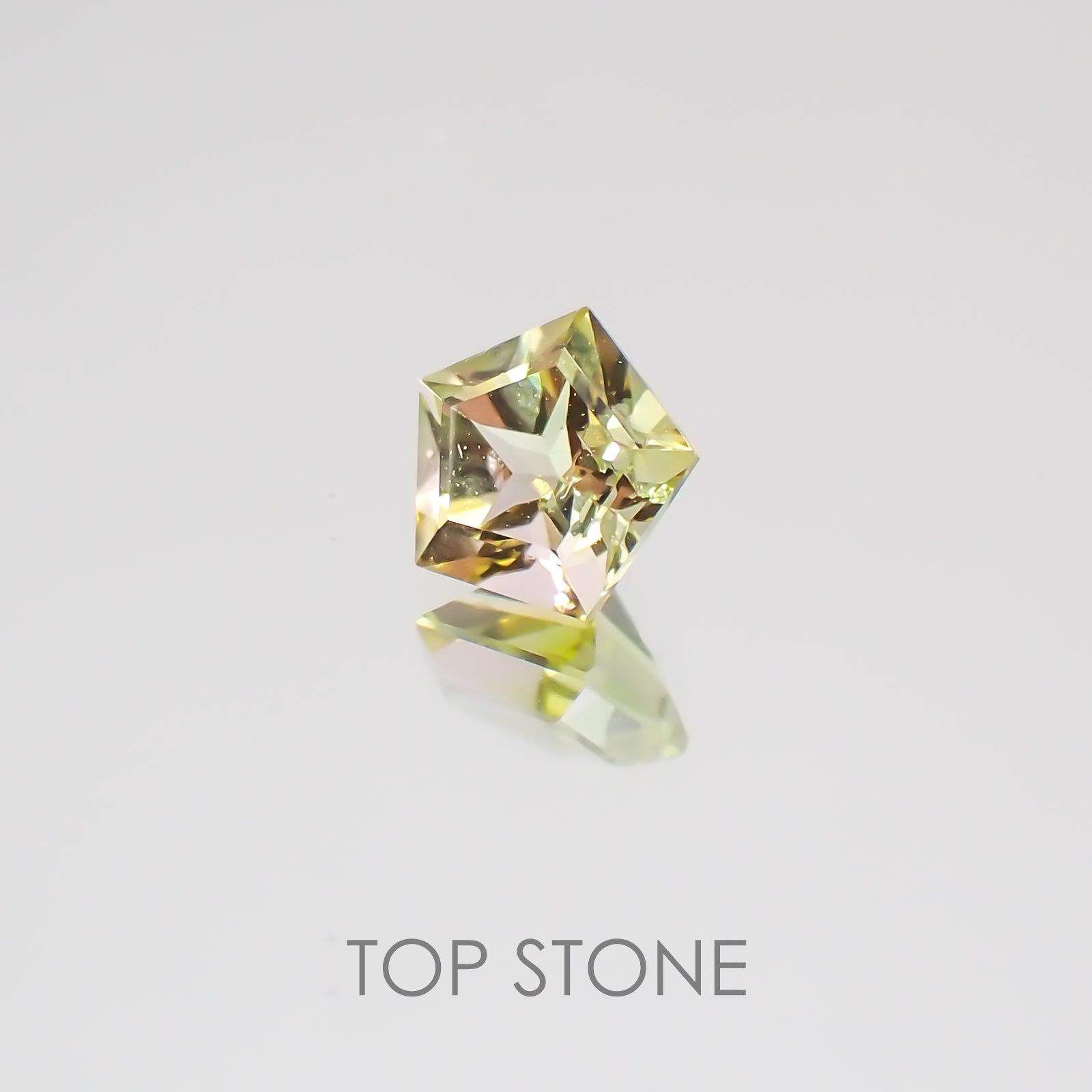 ◇ペンタゴンカット◇バイカラートルマリンSA ブラジル,アフリカ産 ルース 0.49ct[21019552]5.1×5.1mm前後