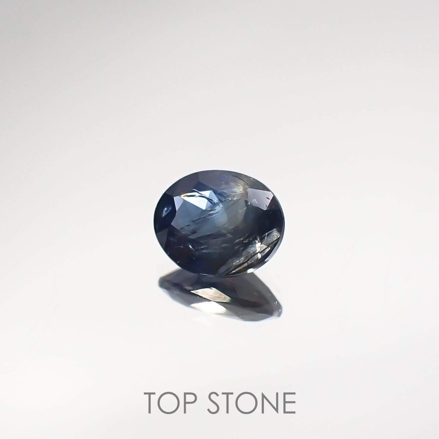 ゴールドシーンサファイア非加熱(宝石名シーン・サファイア) ケニア産 0.68ct 識別済[210712078]6×4.8mm前後