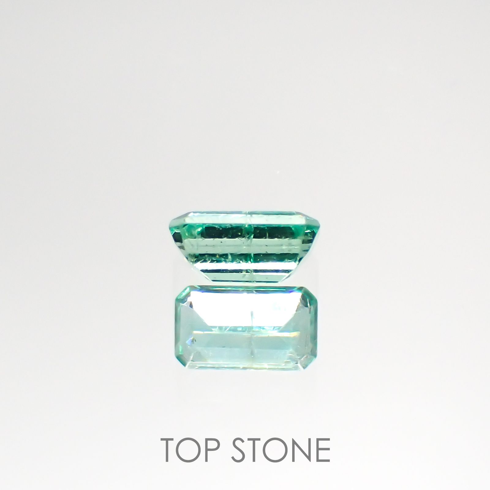 エメラルド(宝石名エメラルド) ザンビア産 0.26ct 識別済[210812995]4.9×2.8mm前後