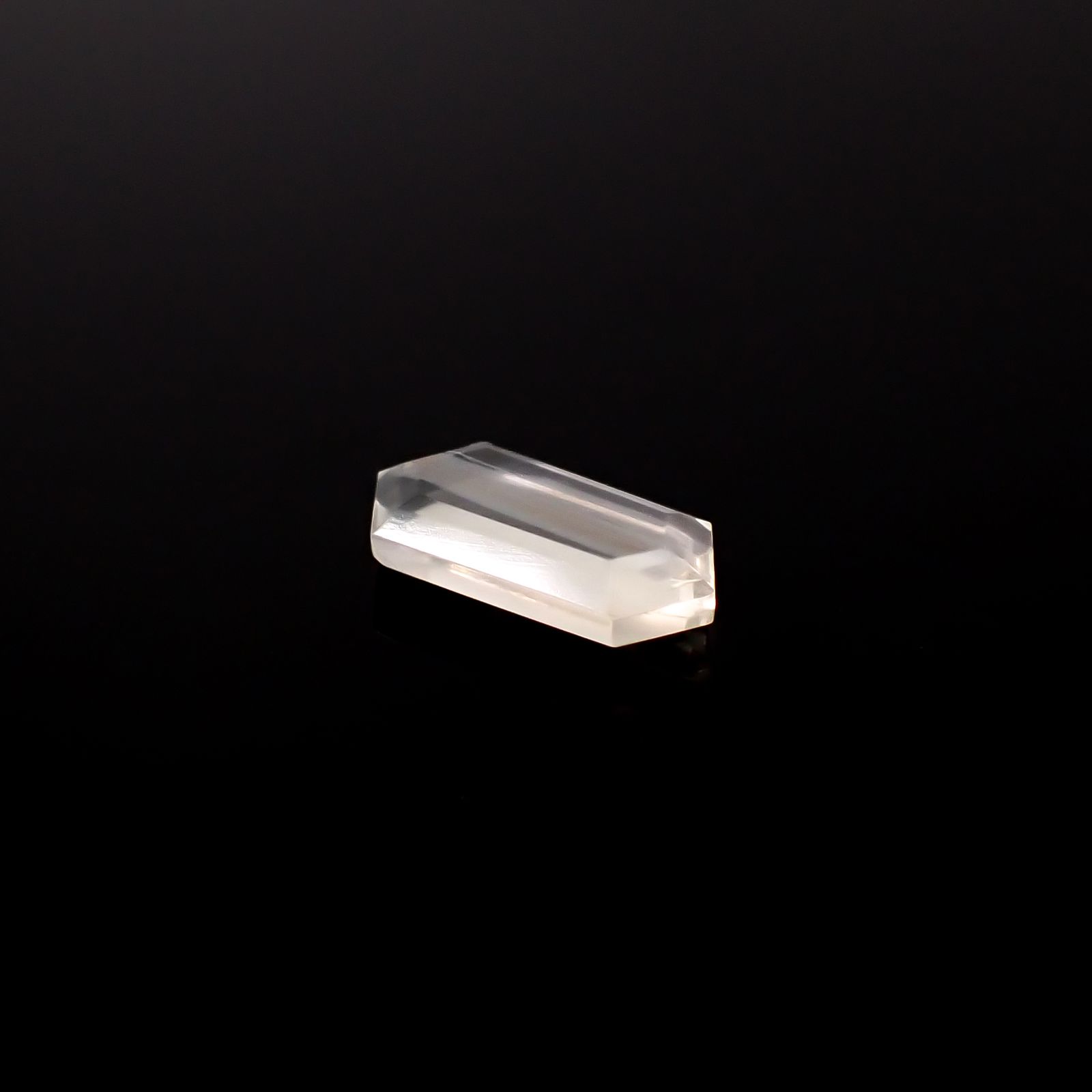 ◇リバーシブル・カスタムカット◇マラウイムーンストーン マラウイ共和国産 3.00ct / 14x7.1mm前後 [260331820]