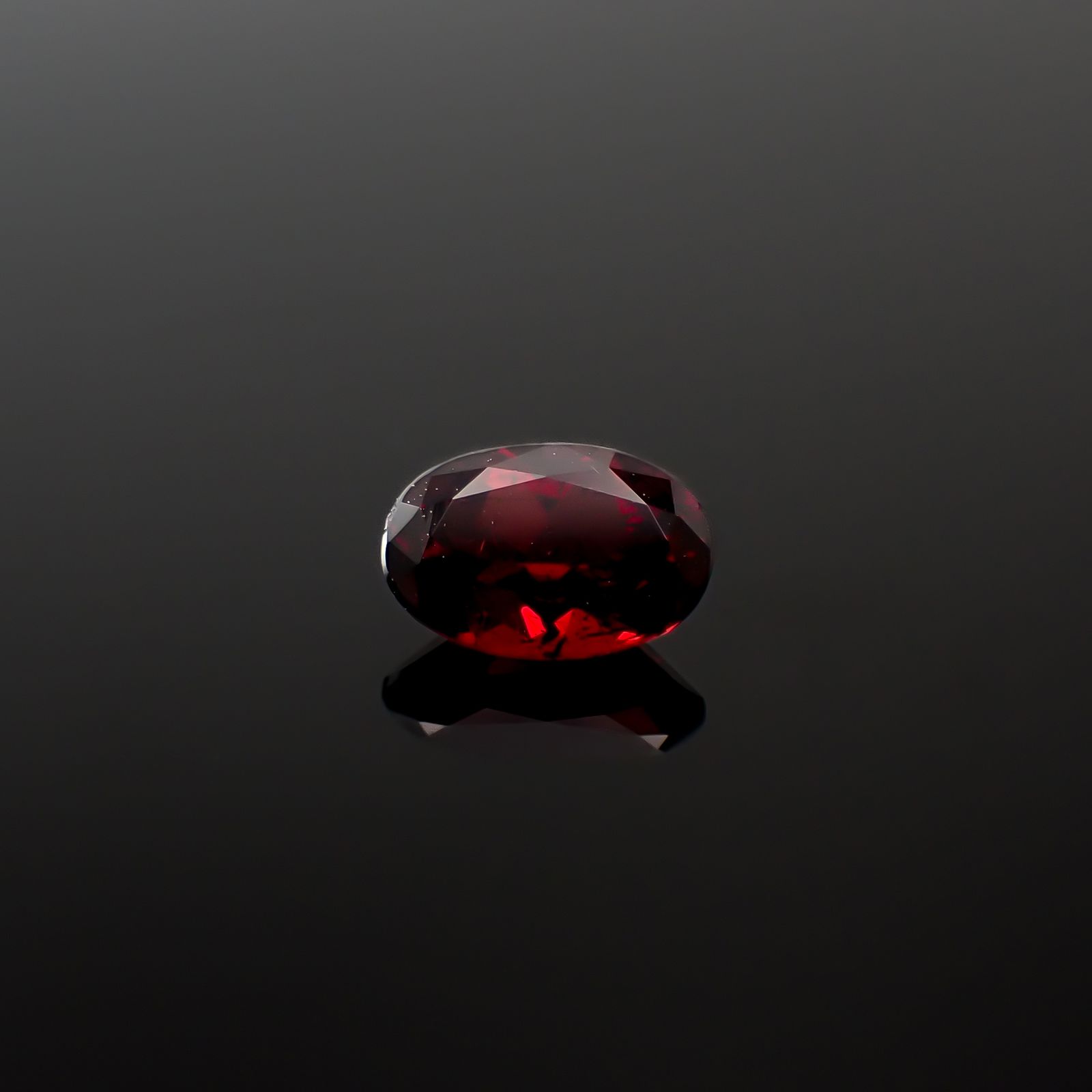 アントヒルガーネット(クロムパイロープガーネット) アメリカ・アリゾナ州産 0.57ct[240527826]6.1x4mm前後