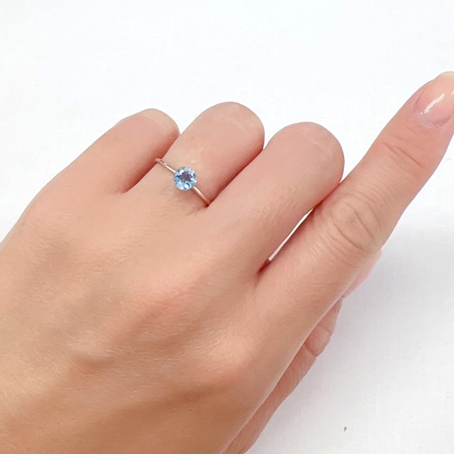 アクアマリン(宝石名アクアマリン)モザンビーク産 0.43ct 識別済[240226013]5x5mm前後